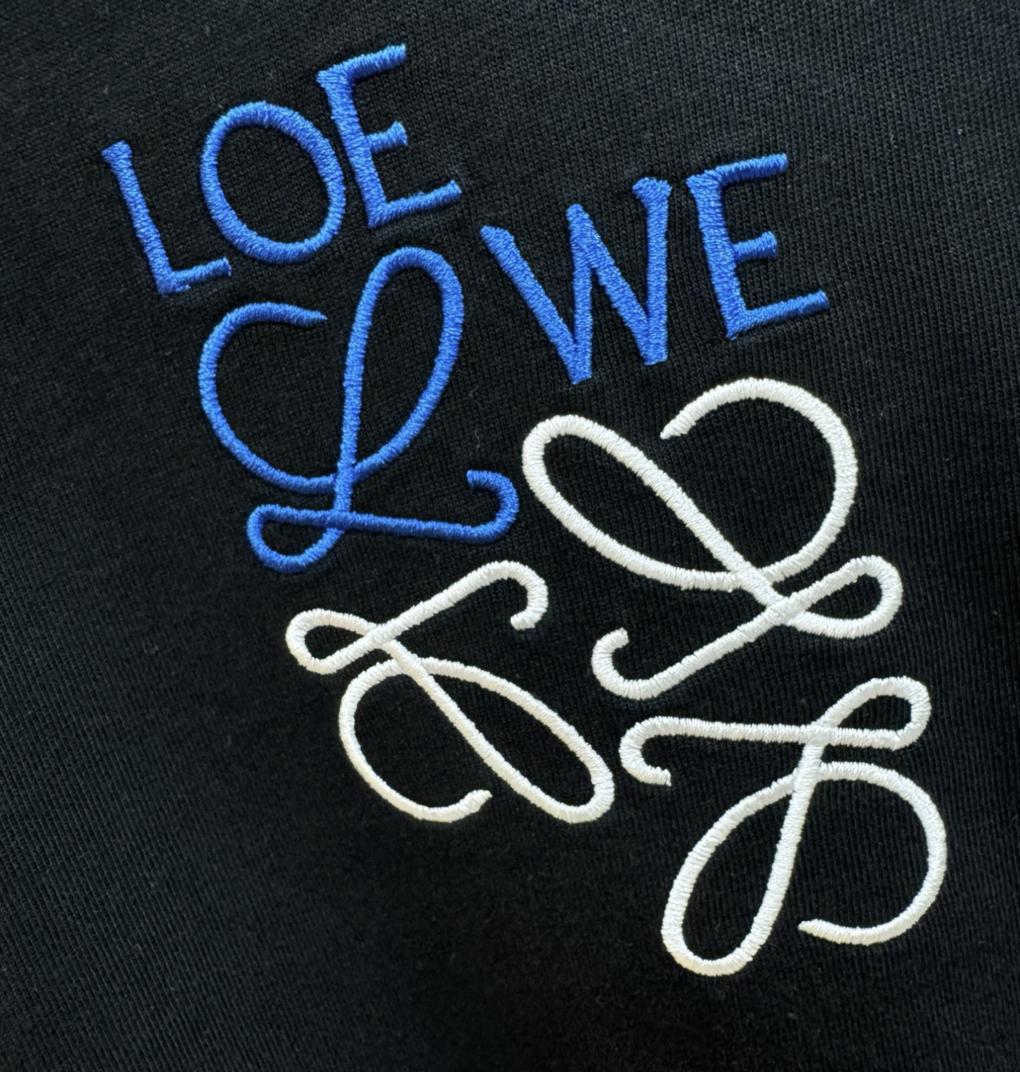 LOEWE罗意威 2025ss秋冬新品 长袖T恤，经典Logo设计，百搭款 官网同步发售 定制面料，柔软