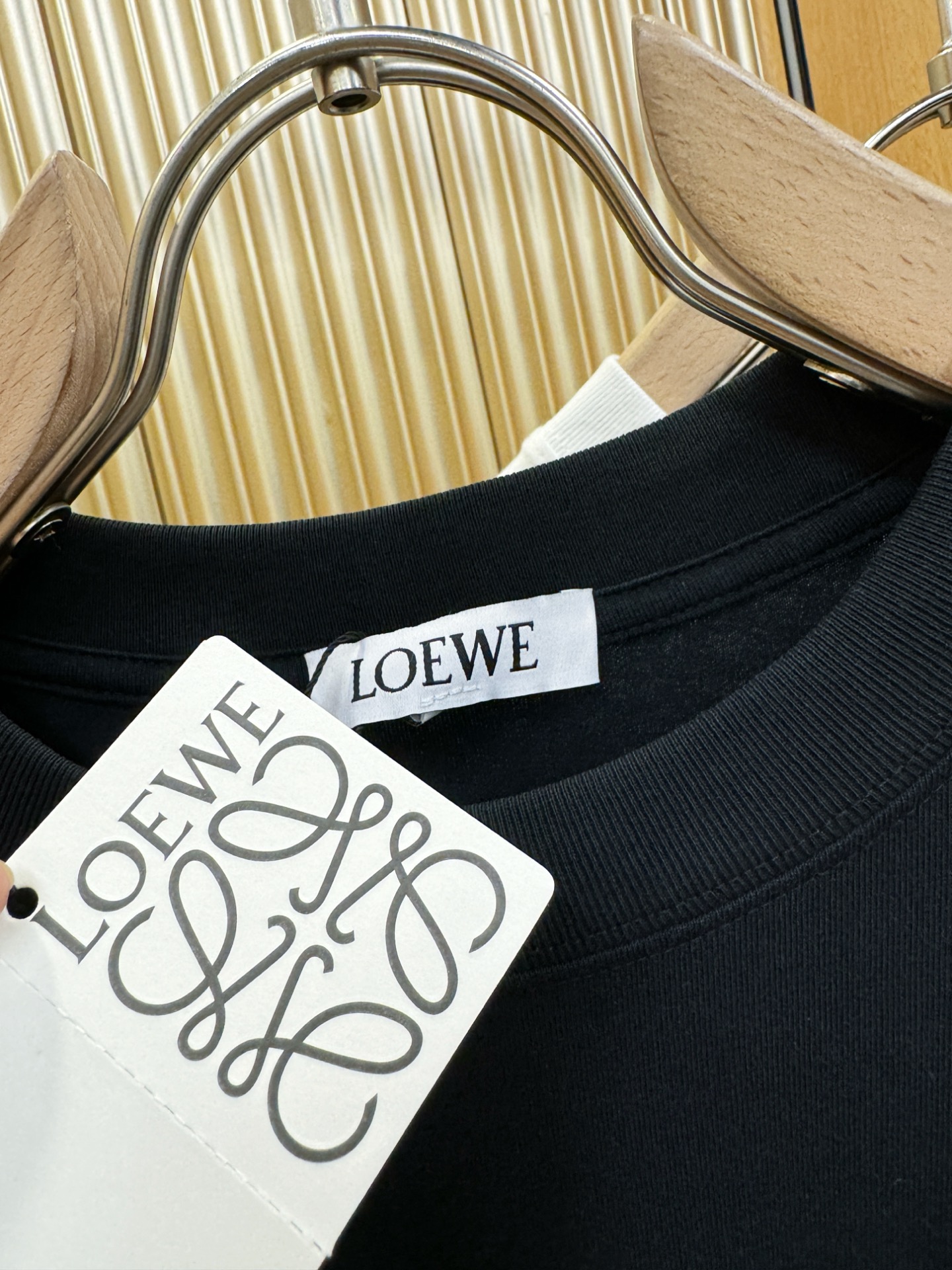 LOEWE罗意威 2025ss秋冬新品 长袖T恤，经典Logo设计，百搭款 官网同步发售 定制面料，柔软