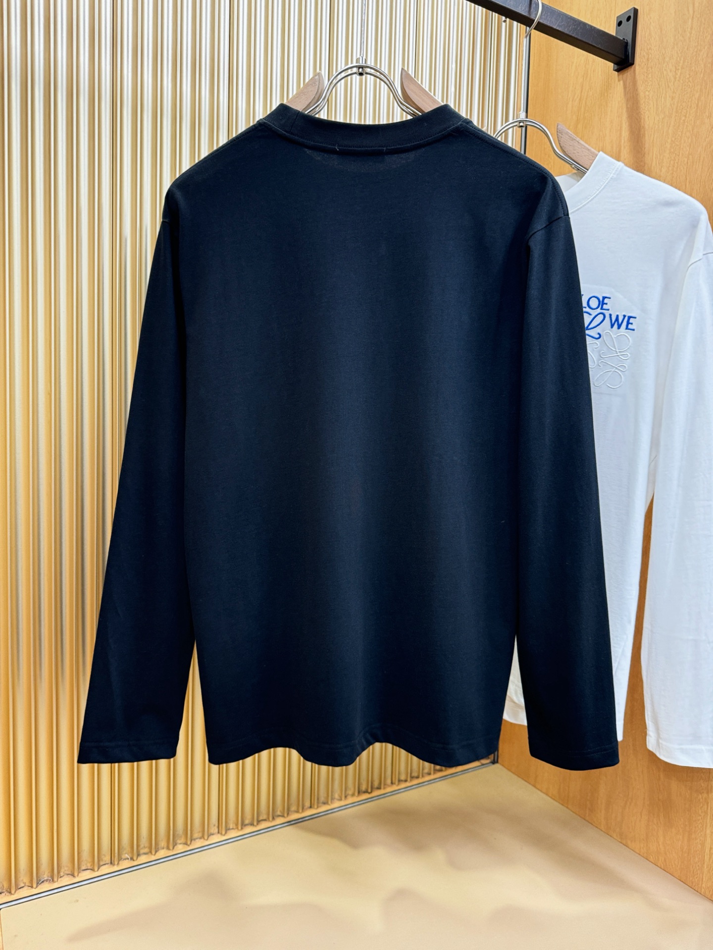 LOEWE罗意威 2025ss秋冬新品 长袖T恤，经典Logo设计，百搭款 官网同步发售 定制面料，柔软