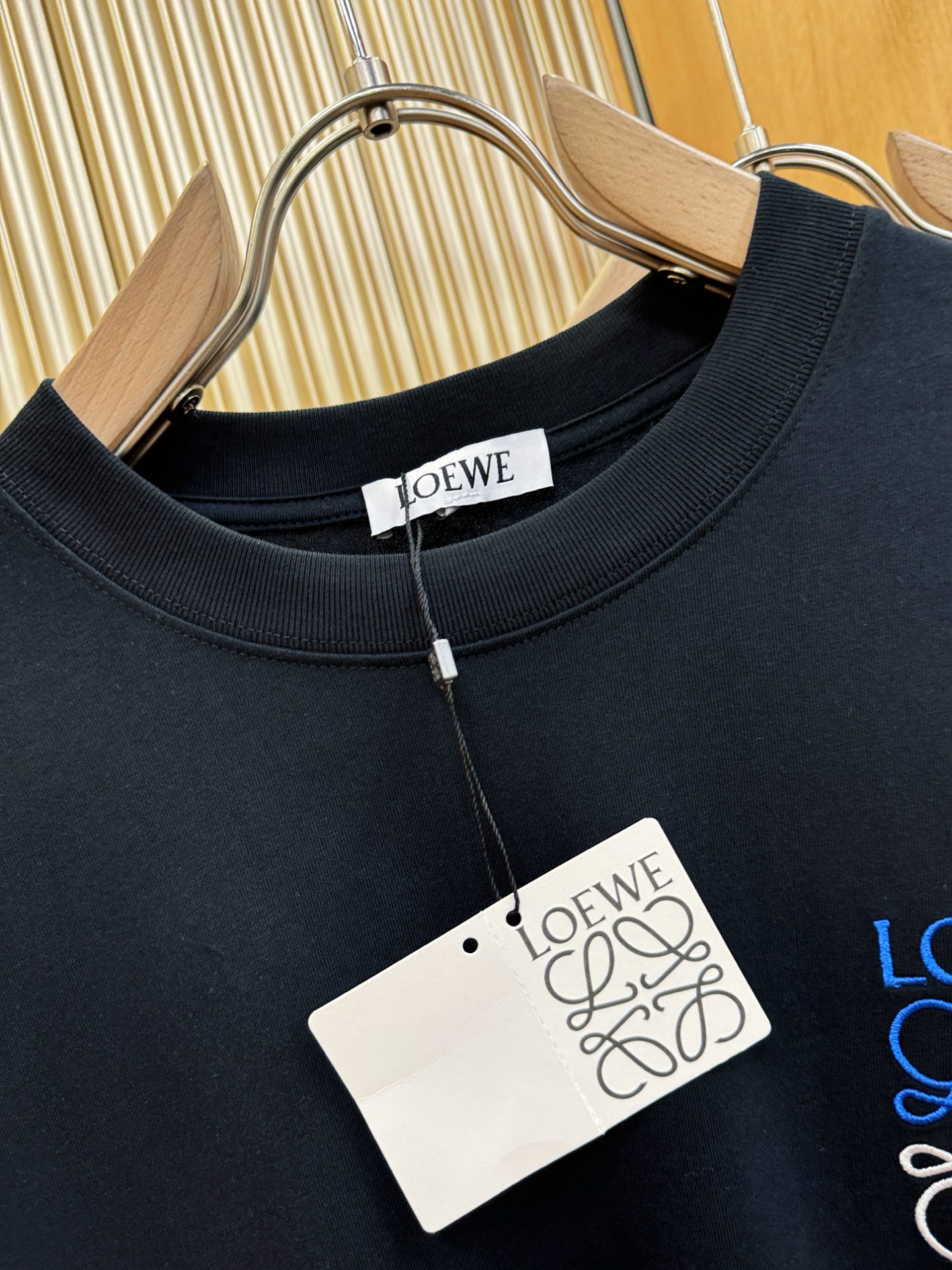 LOEWE罗意威 2025ss秋冬新品 长袖T恤，经典Logo设计，百搭款 官网同步发售 定制面料，柔软