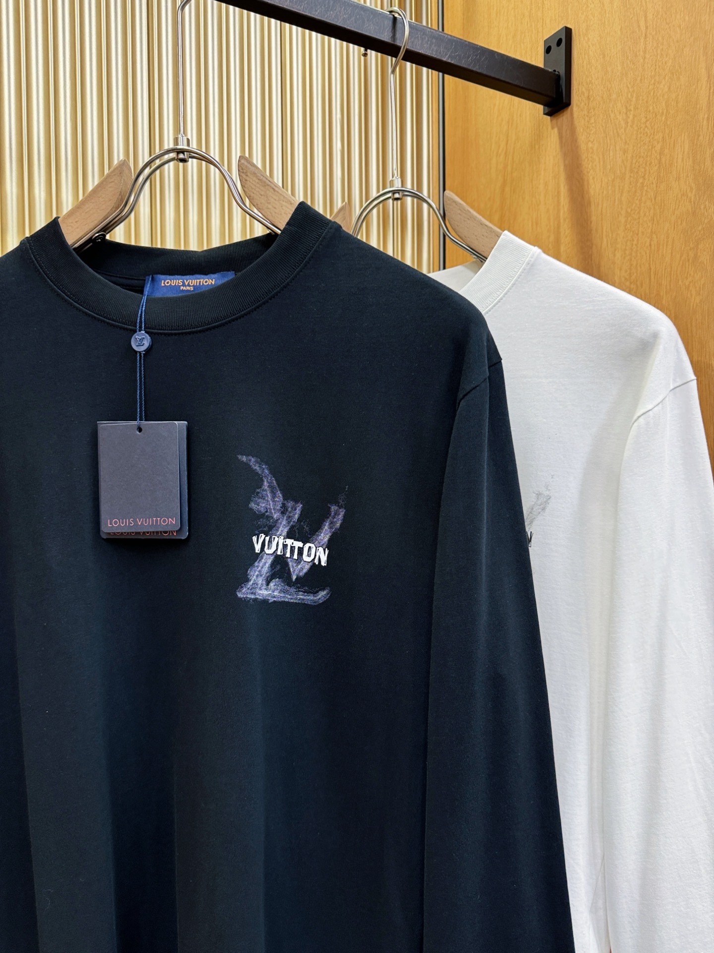LV路易威登 2025ss秋冬新品 长袖T恤，经典Logo设计，百搭款 官网同步发售 定制面料，柔软细腻