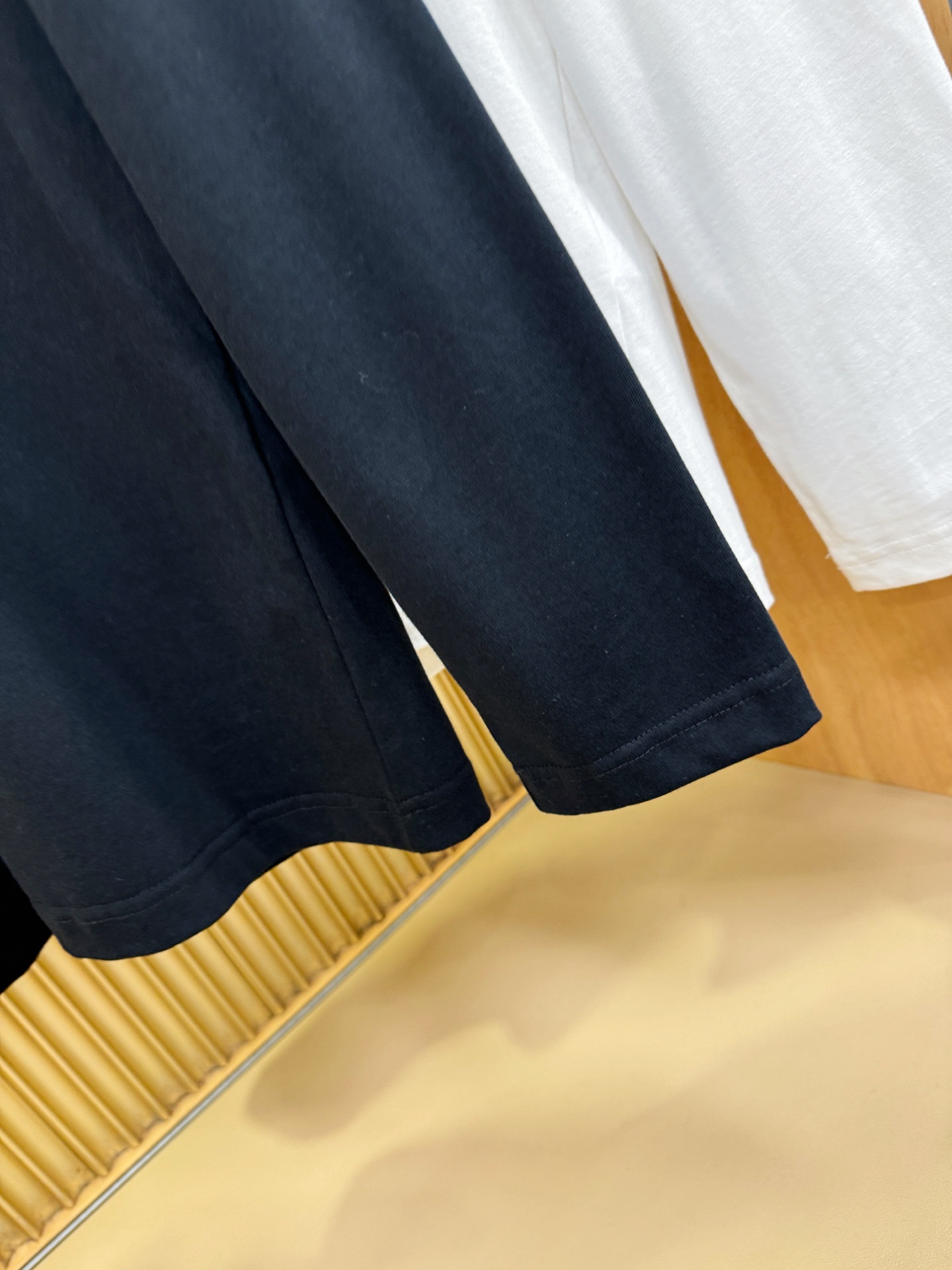 LV路易威登 2025ss秋冬新品 长袖T恤，经典Logo设计，百搭款 官网同步发售 定制面料，柔软细腻