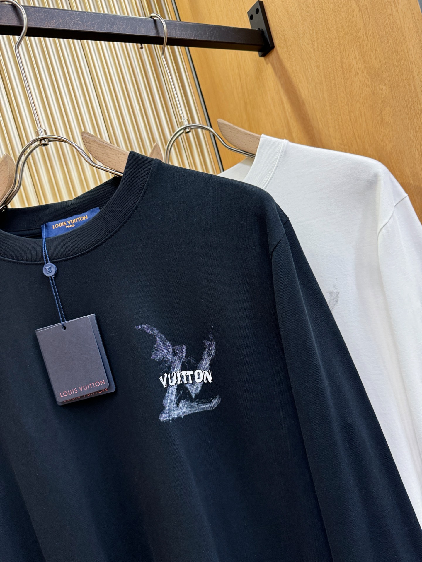 LV路易威登 2025ss秋冬新品 长袖T恤，经典Logo设计，百搭款 官网同步发售 定制面料，柔软细腻