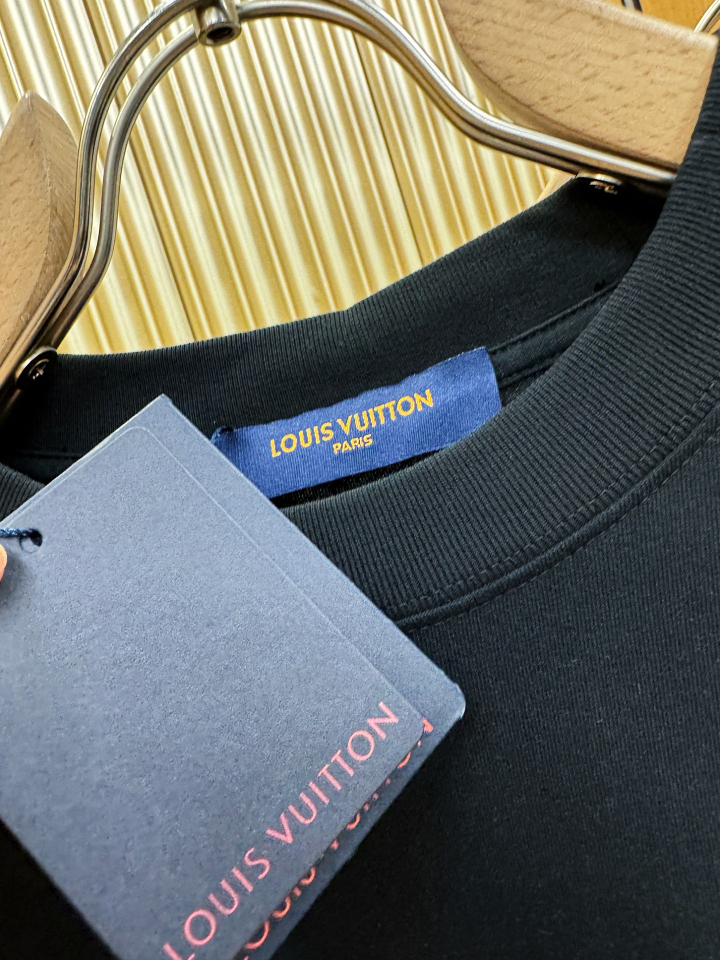 LV路易威登 2025ss秋冬新品 长袖T恤，经典Logo设计，百搭款 官网同步发售 定制面料，柔软细腻