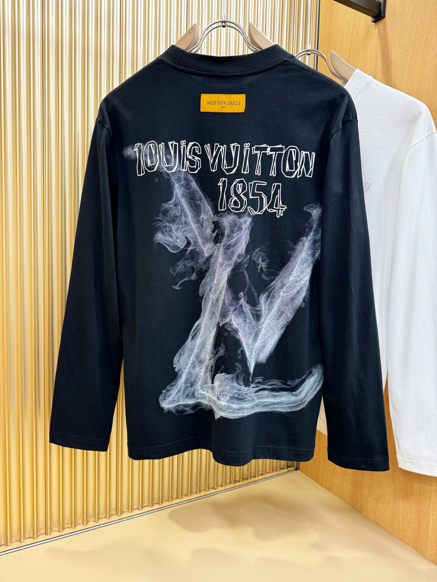 LV路易威登 2025ss秋冬新品 长袖T恤，经典Logo设计，百搭款 官网同步发售 定制面料，柔软细腻