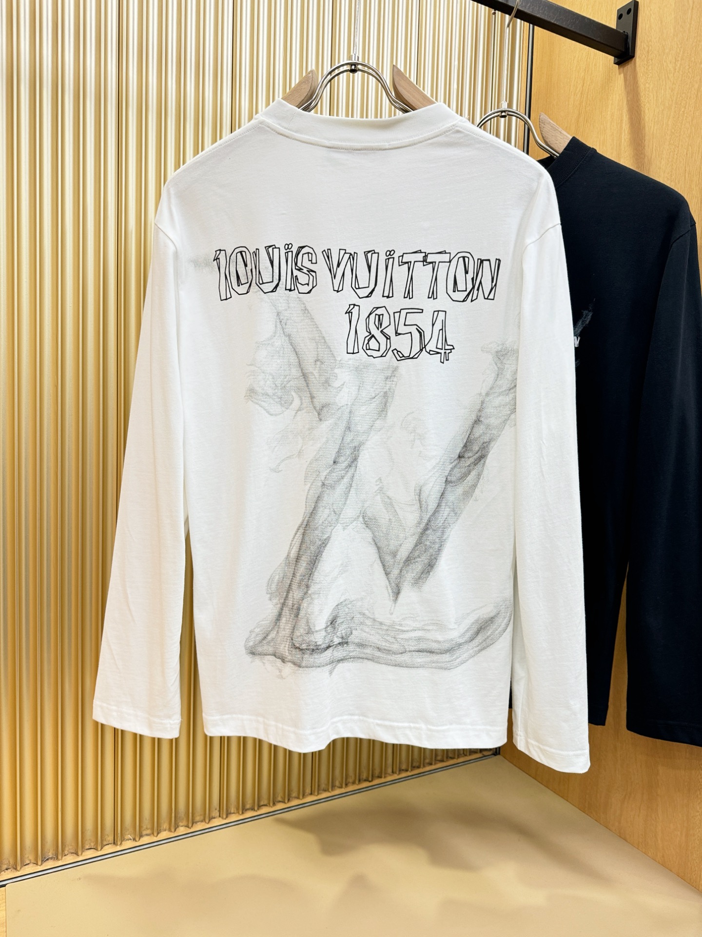 LV路易威登 2025ss秋冬新品 长袖T恤，经典Logo设计，百搭款 官网同步发售 定制面料，柔软细腻