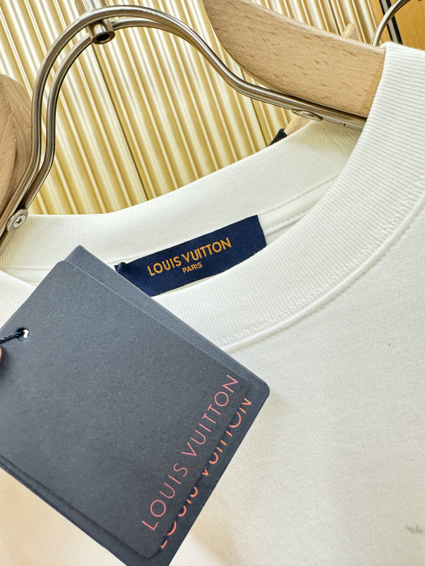 LV路易威登 2025ss秋冬新品 长袖T恤，经典Logo设计，百搭款 官网同步发售 定制面料，柔软细腻