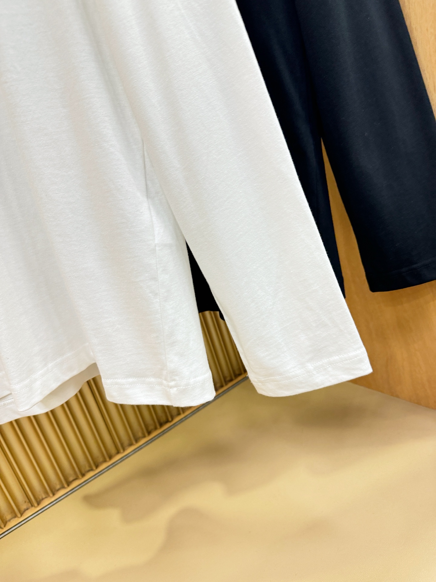 LV路易威登 2025ss秋冬新品 长袖T恤，经典Logo设计，百搭款 官网同步发售 定制面料，柔软细腻