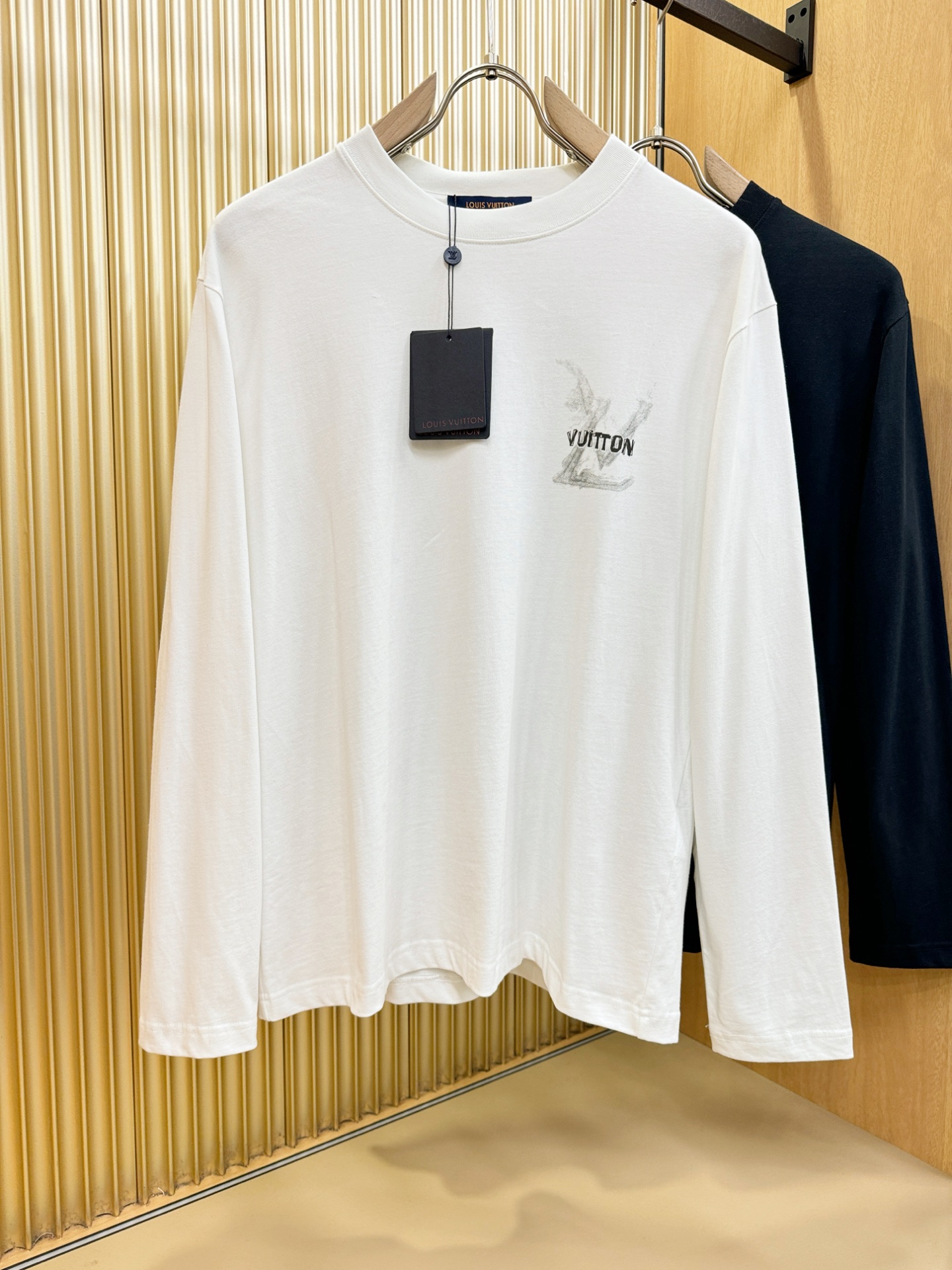 LV路易威登 2025ss秋冬新品 长袖T恤，经典Logo设计，百搭款 官网同步发售 定制面料，柔软细腻