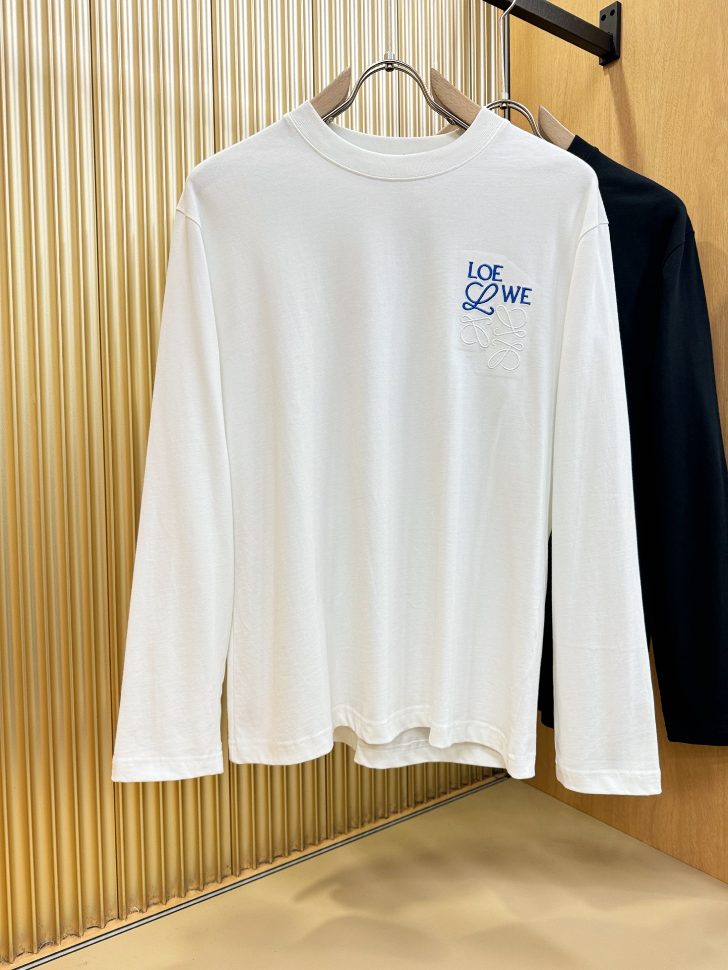 LOEWE罗意威 2025ss秋冬新品 长袖T恤，经典Logo设计，百搭款 官网同步发售 定制面料，柔软