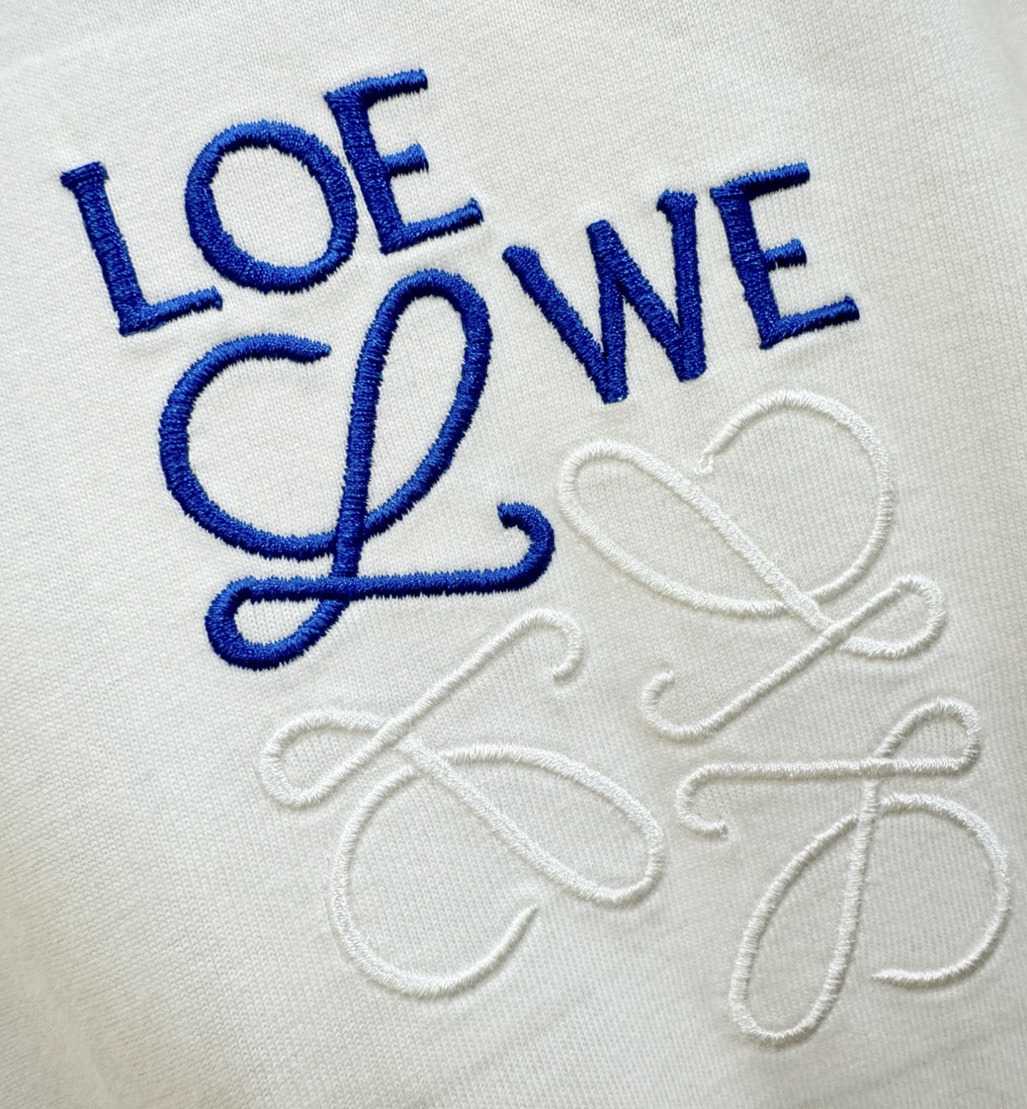 LOEWE罗意威 2025ss秋冬新品 长袖T恤，经典Logo设计，百搭款 官网同步发售 定制面料，柔软