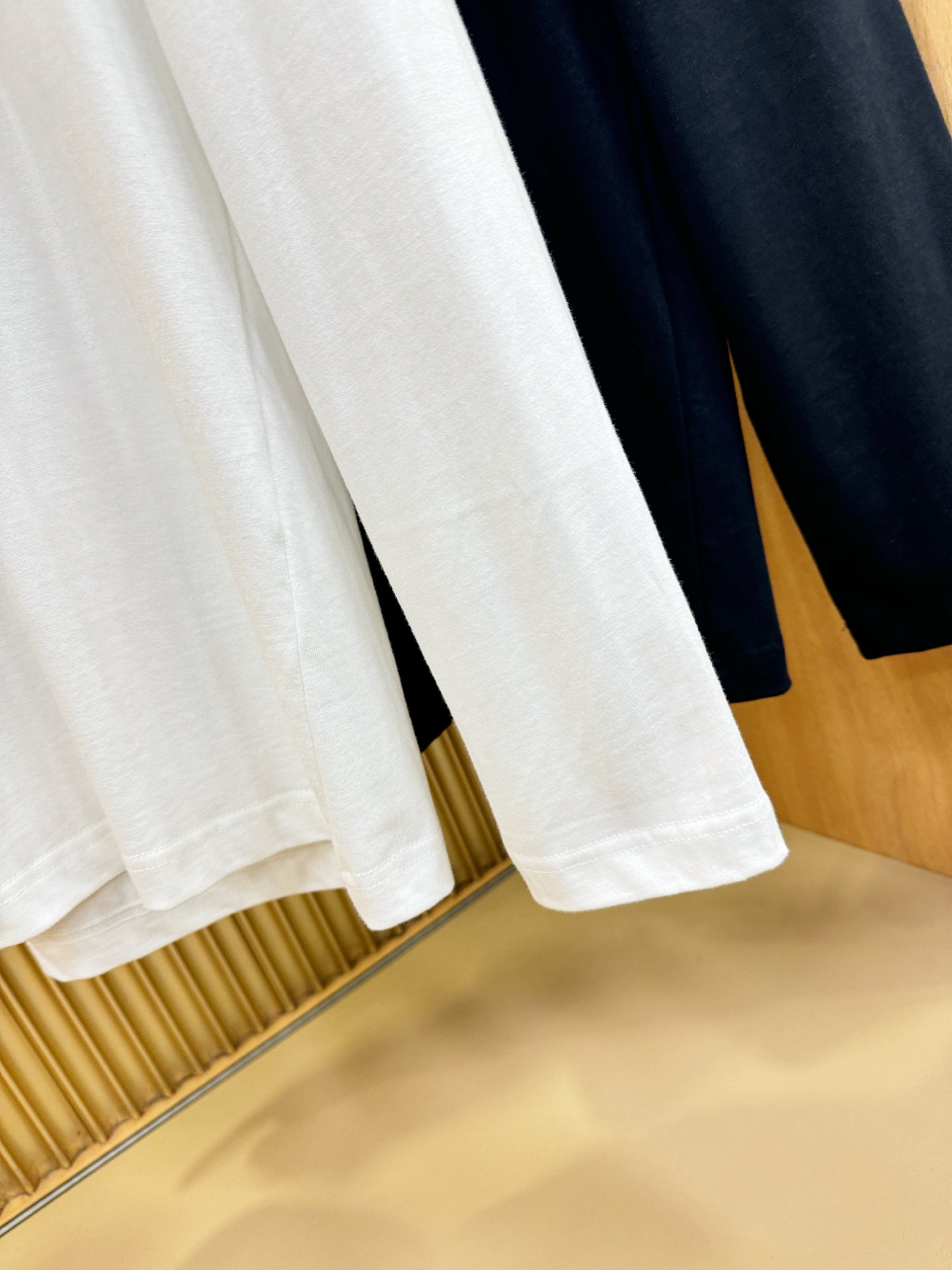 LOEWE罗意威 2025ss秋冬新品 长袖T恤，经典Logo设计，百搭款 官网同步发售 定制面料，柔软