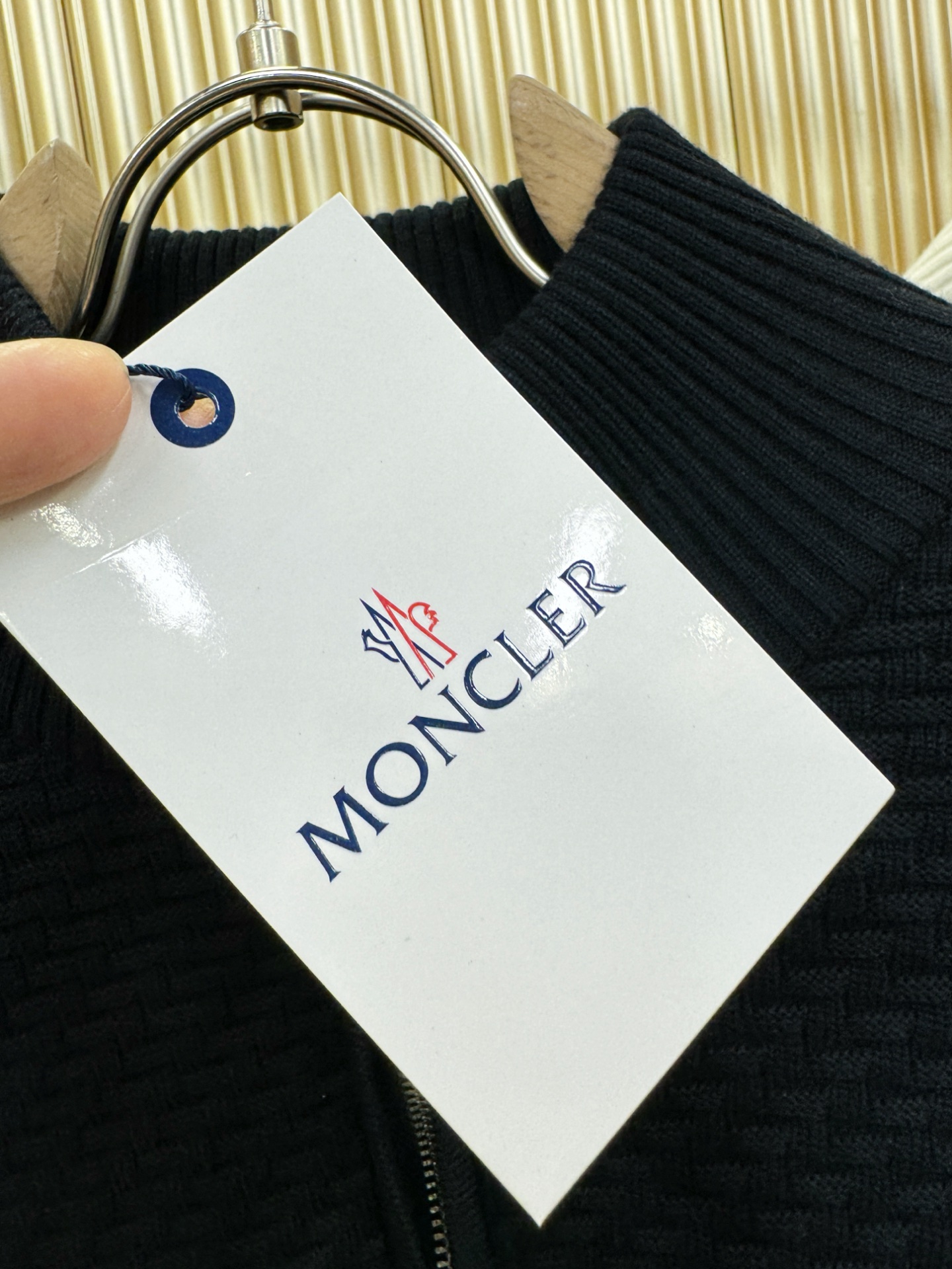 Moncler蒙口 2025新款毛衣，胸前logo设计！贸易公司渠道稀出，同步官网发售！秋冬系列经典设计