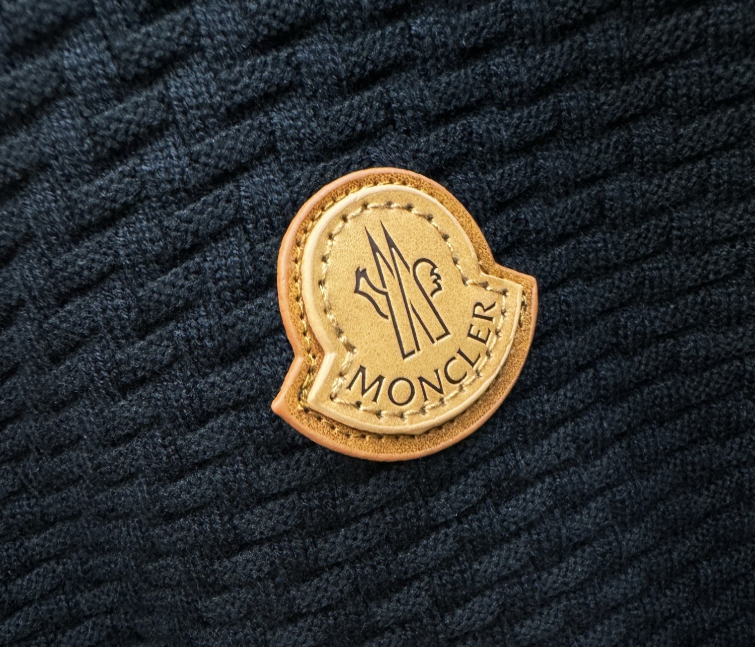 Moncler蒙口 2025新款毛衣，胸前logo设计！贸易公司渠道稀出，同步官网发售！秋冬系列经典设计