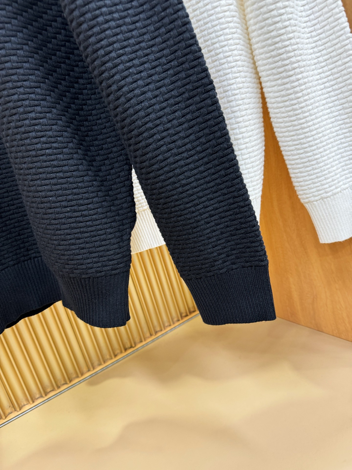 Moncler蒙口 2025新款毛衣，胸前logo设计！贸易公司渠道稀出，同步官网发售！秋冬系列经典设计