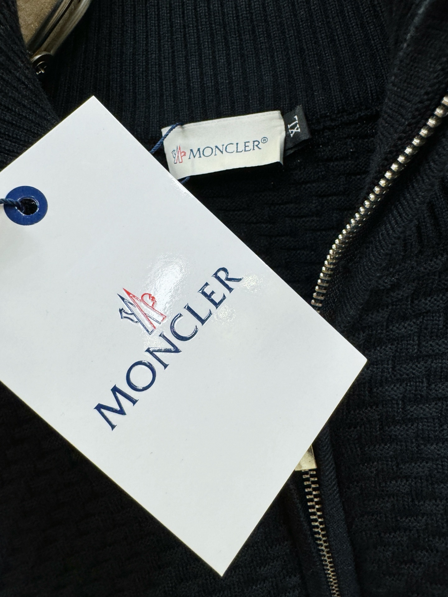 Moncler蒙口 2025新款毛衣，胸前logo设计！贸易公司渠道稀出，同步官网发售！秋冬系列经典设计