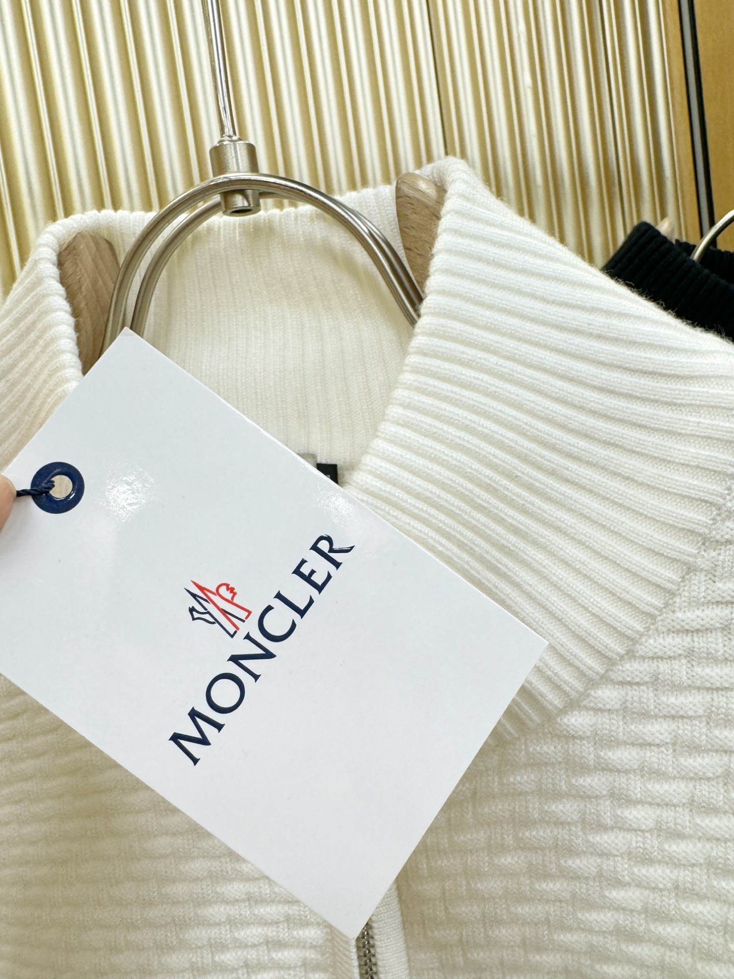 Moncler蒙口 2025新款毛衣，胸前logo设计！贸易公司渠道稀出，同步官网发售！秋冬系列经典设计