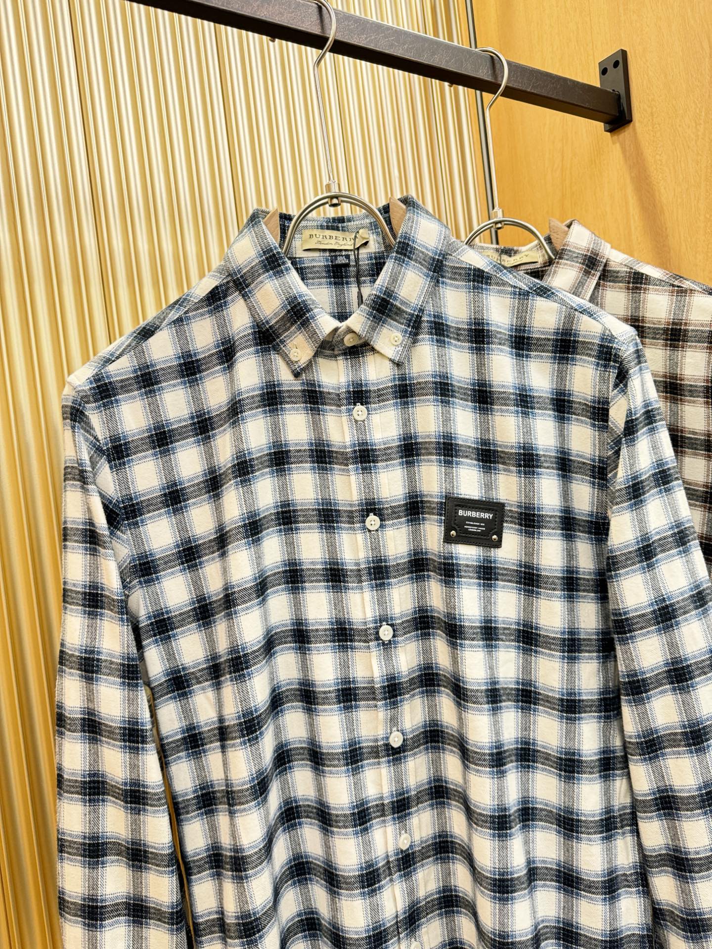 BURBERRY巴宝莉 2025新款衬衫，贸易公司渠道稀出，领先官网发售！经典休闲衬衫搭配独特的设计，简