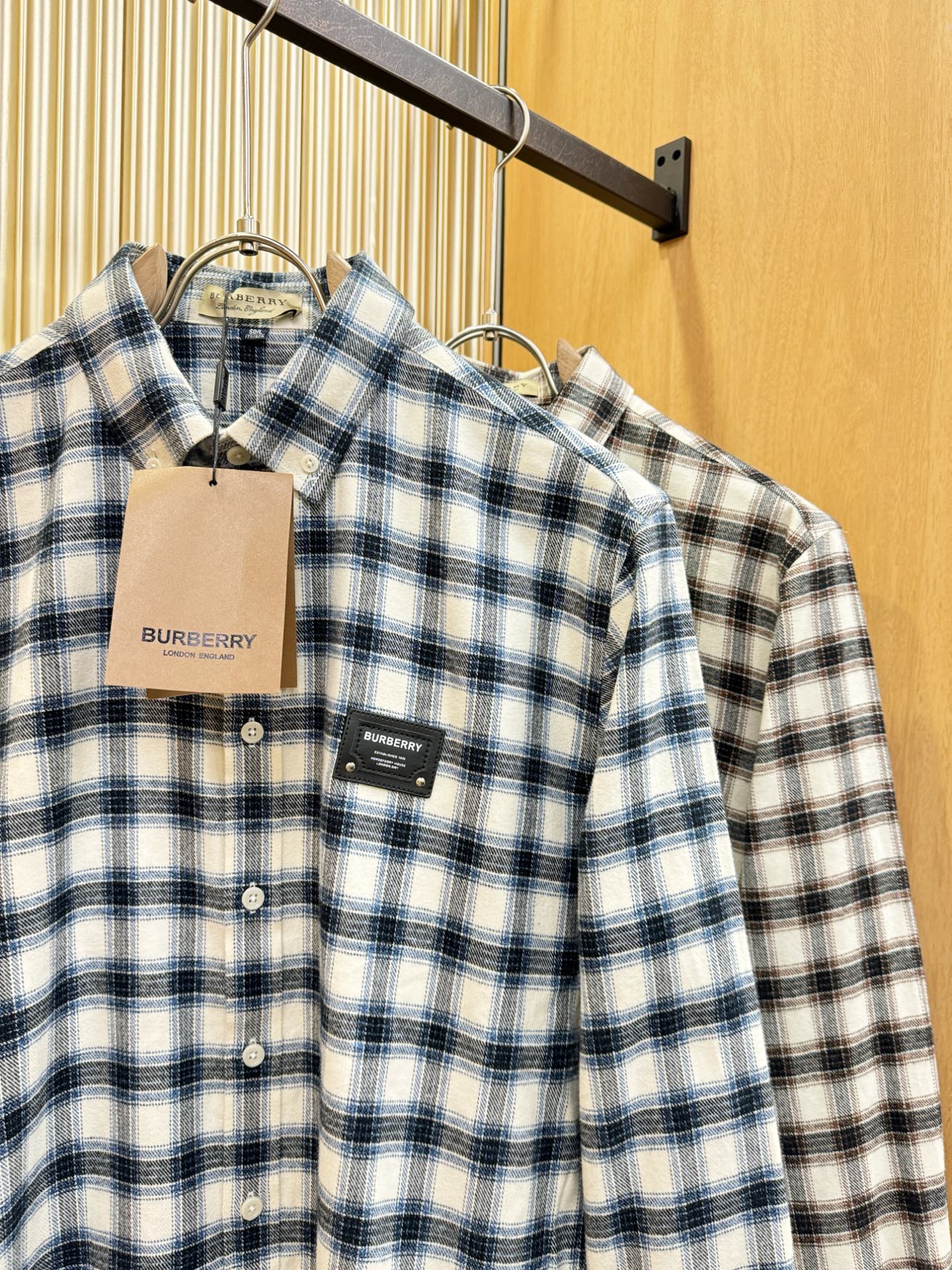BURBERRY巴宝莉 2025新款衬衫，贸易公司渠道稀出，领先官网发售！经典休闲衬衫搭配独特的设计，简