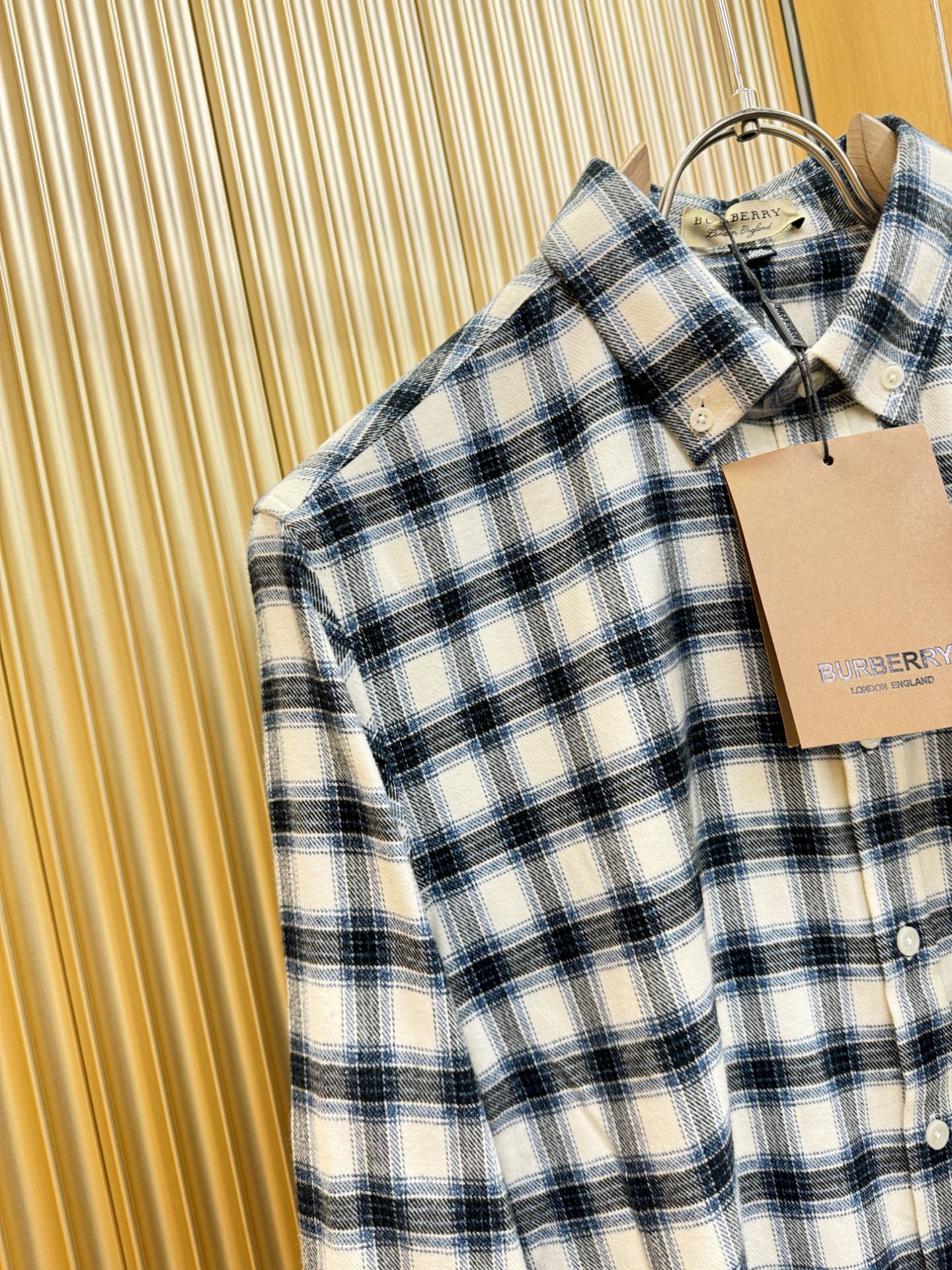 BURBERRY巴宝莉 2025新款衬衫，贸易公司渠道稀出，领先官网发售！经典休闲衬衫搭配独特的设计，简