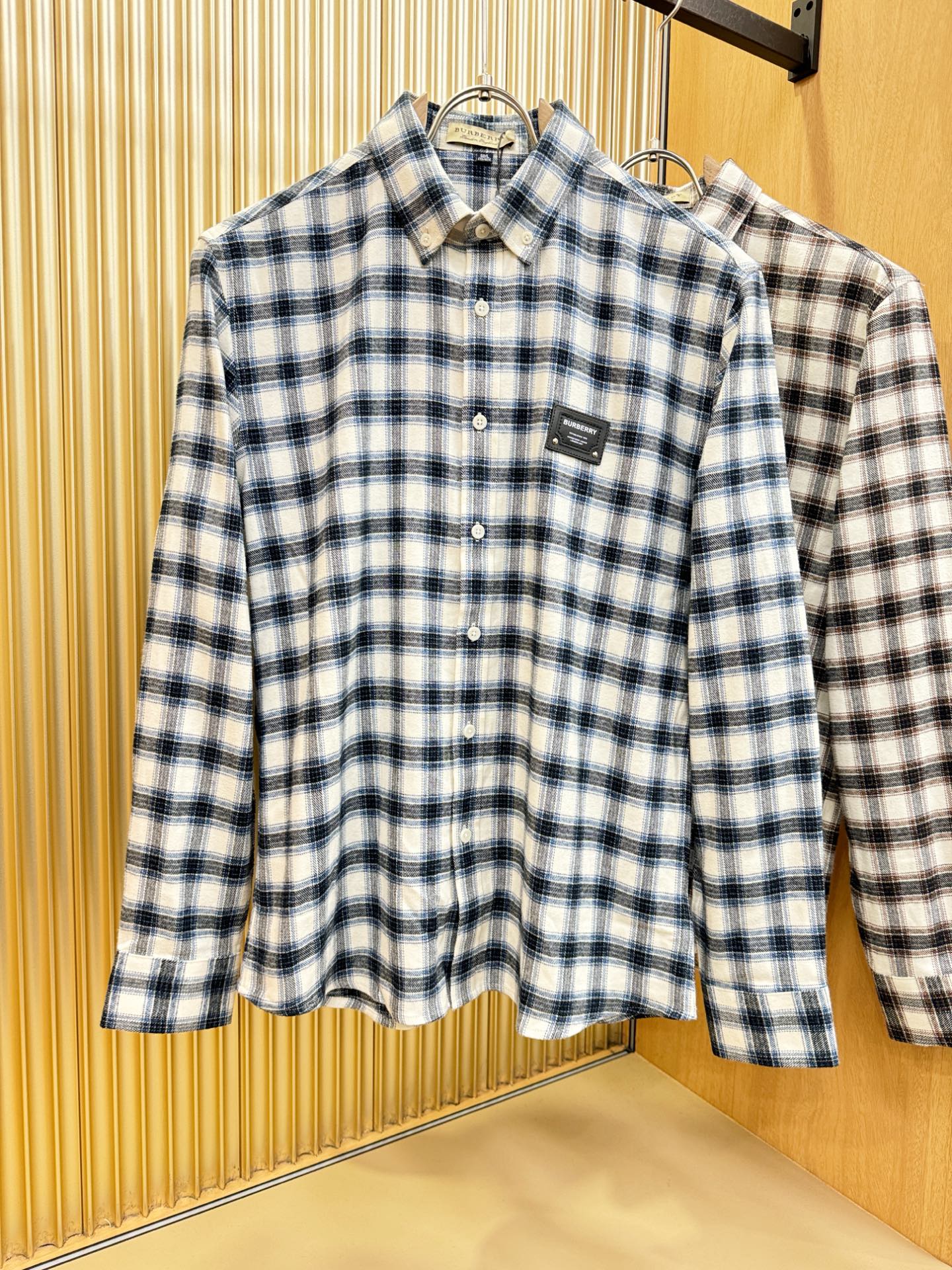 BURBERRY巴宝莉 2025新款衬衫，贸易公司渠道稀出，领先官网发售！经典休闲衬衫搭配独特的设计，简