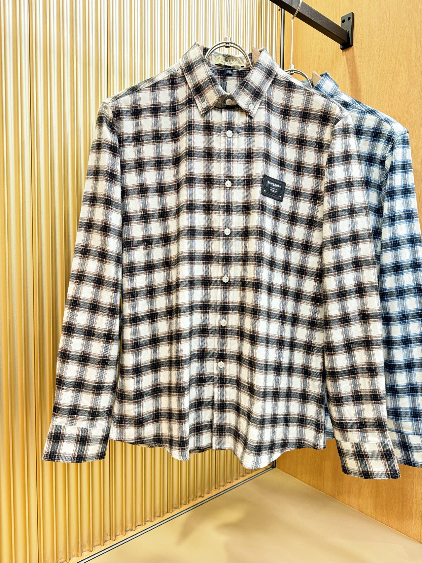 BURBERRY巴宝莉 2025新款衬衫，贸易公司渠道稀出，领先官网发售！经典休闲衬衫搭配独特的设计，简