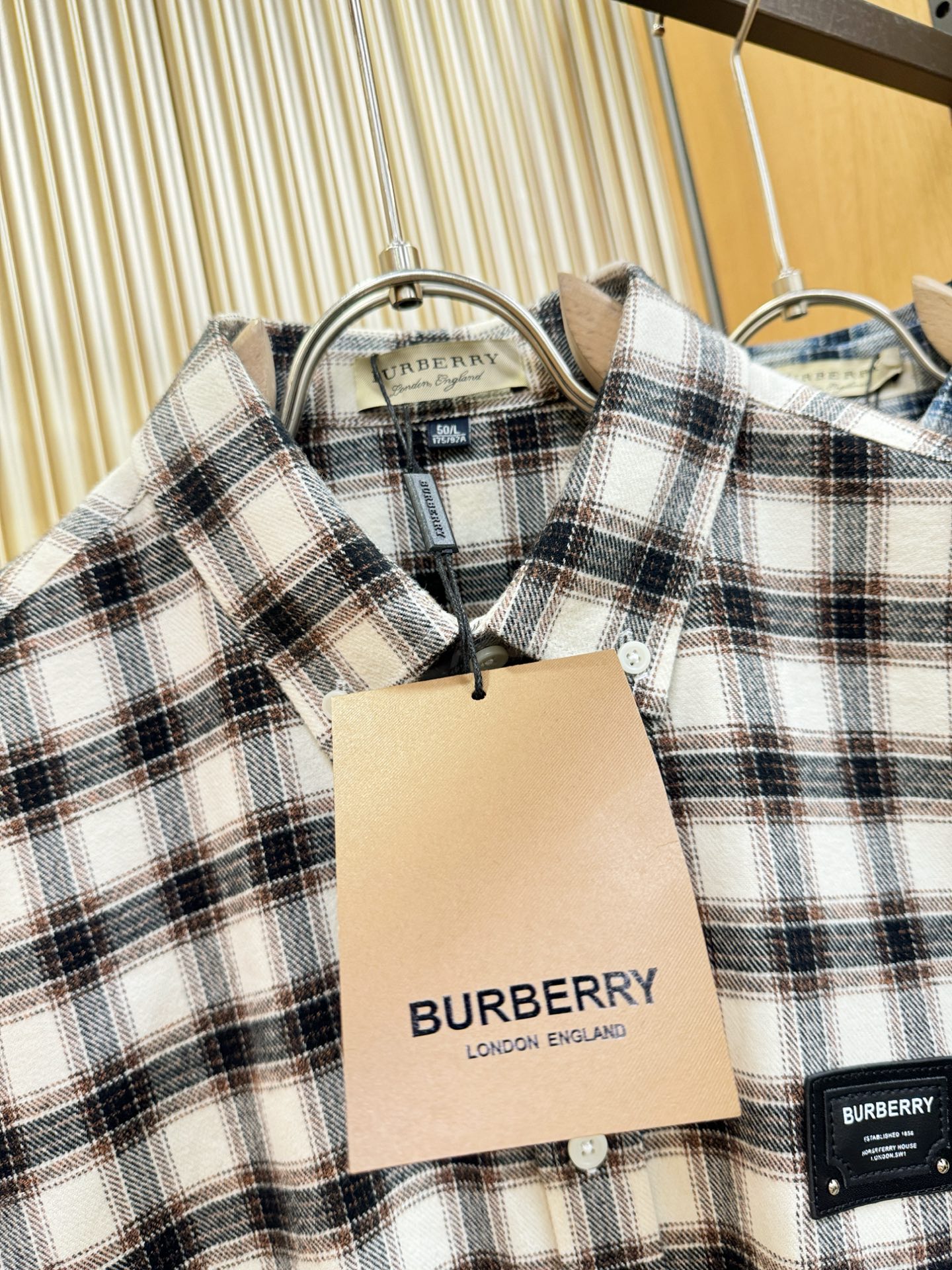 BURBERRY巴宝莉 2025新款衬衫，贸易公司渠道稀出，领先官网发售！经典休闲衬衫搭配独特的设计，简