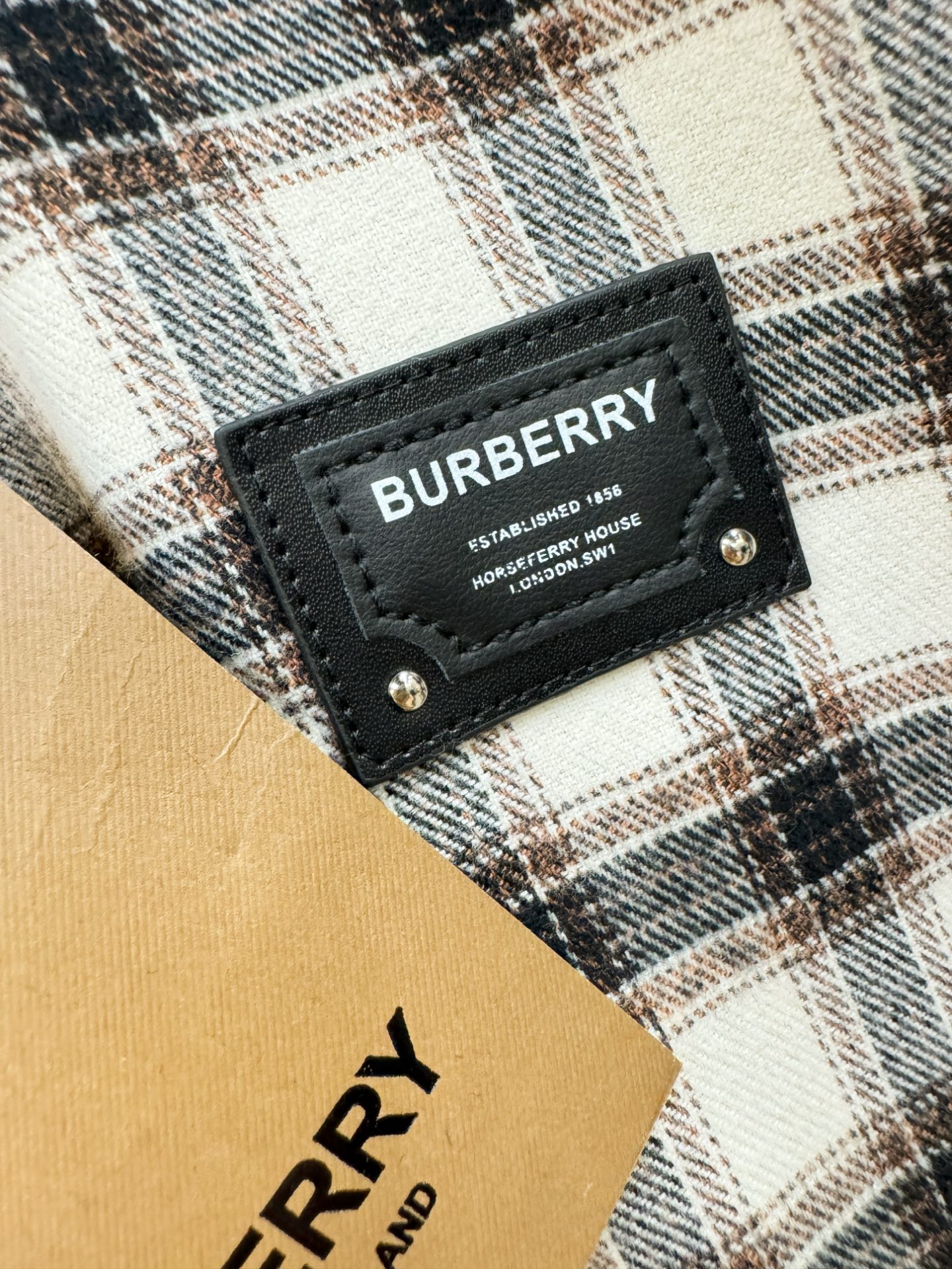 BURBERRY巴宝莉 2025新款衬衫，贸易公司渠道稀出，领先官网发售！经典休闲衬衫搭配独特的设计，简