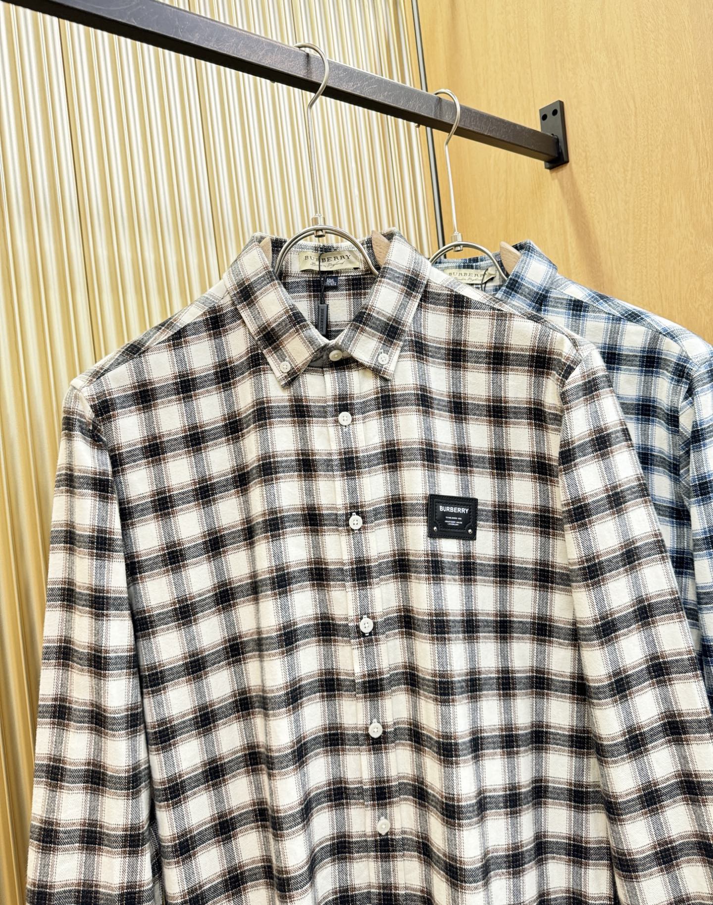 BURBERRY巴宝莉 2025新款衬衫，贸易公司渠道稀出，领先官网发售！经典休闲衬衫搭配独特的设计，简