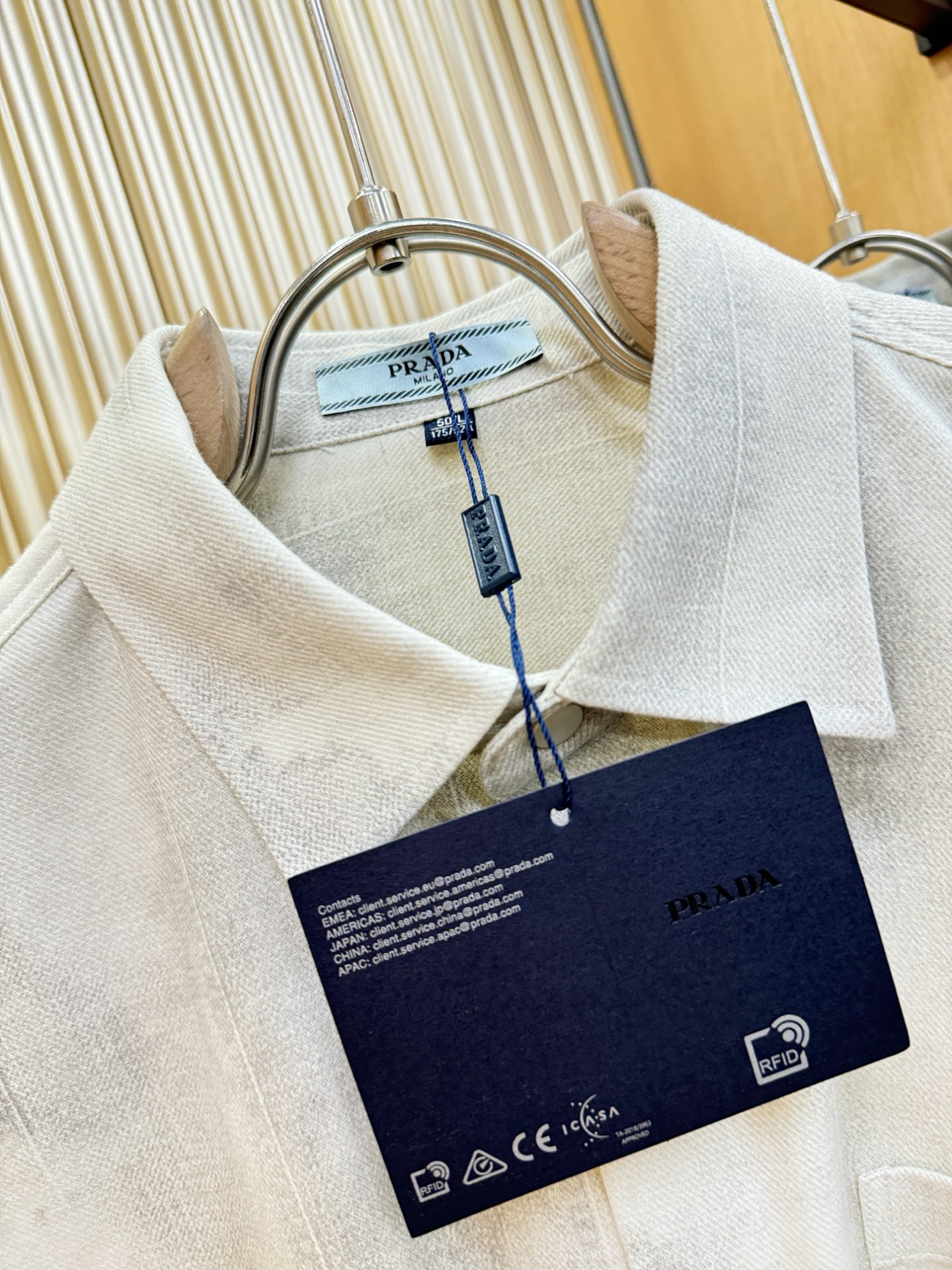 PRADA 普拉达 2025新款衬衫，贸易公司渠道稀出，领先官网发售！经典休闲衬衫搭配独特的设计，简洁干