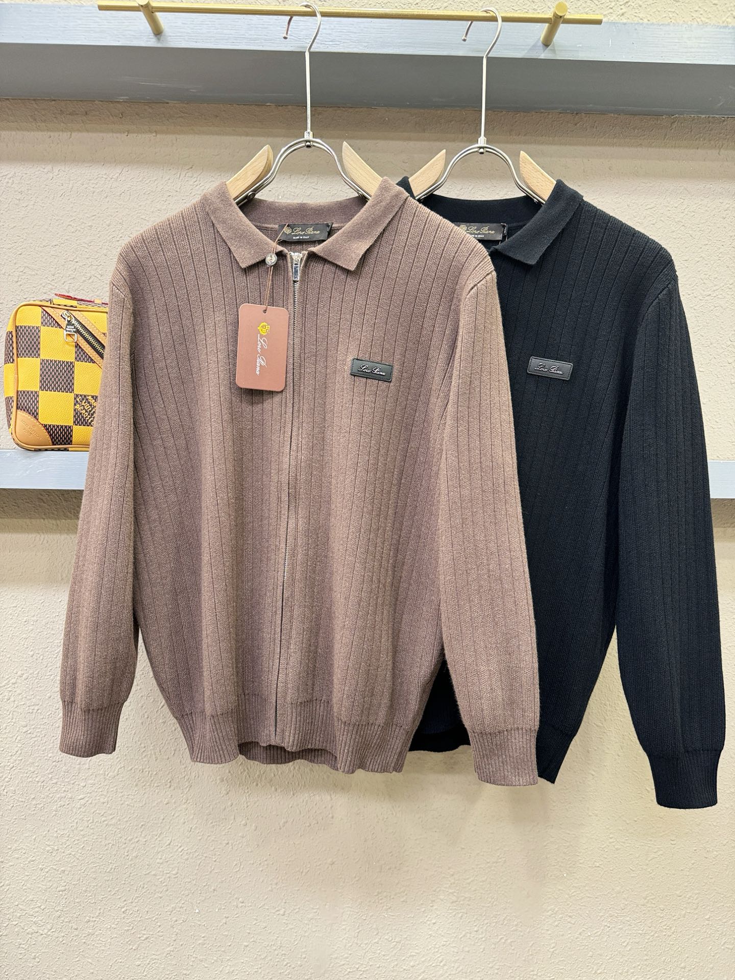 Loro Piana诺悠翩雅 新品爆款 2025秋冬新品拉链羊毛毛衣 胸前品牌Golo设计，经典简约大气