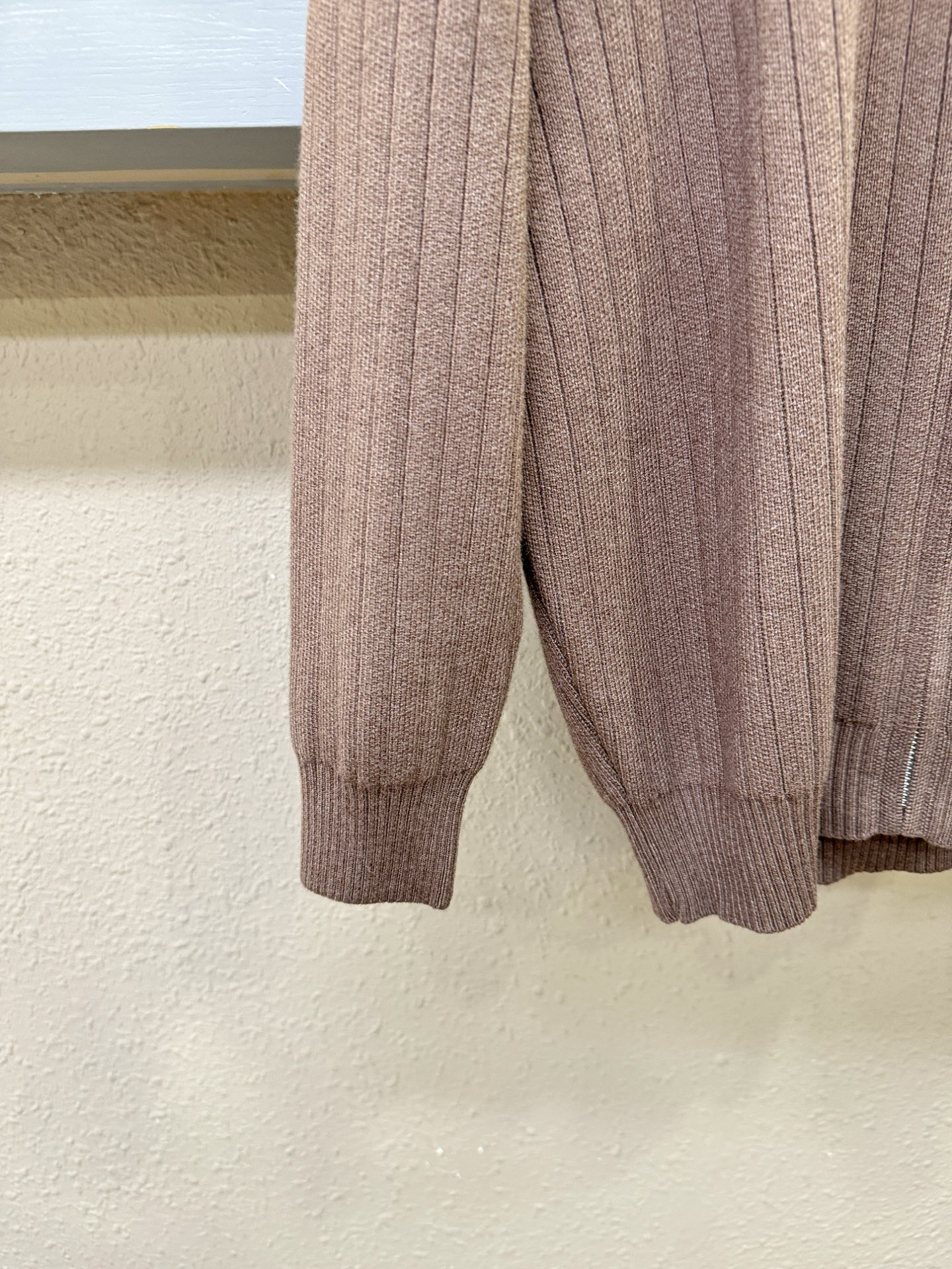 Loro Piana诺悠翩雅 新品爆款 2025秋冬新品拉链羊毛毛衣 胸前品牌Golo设计，经典简约大气