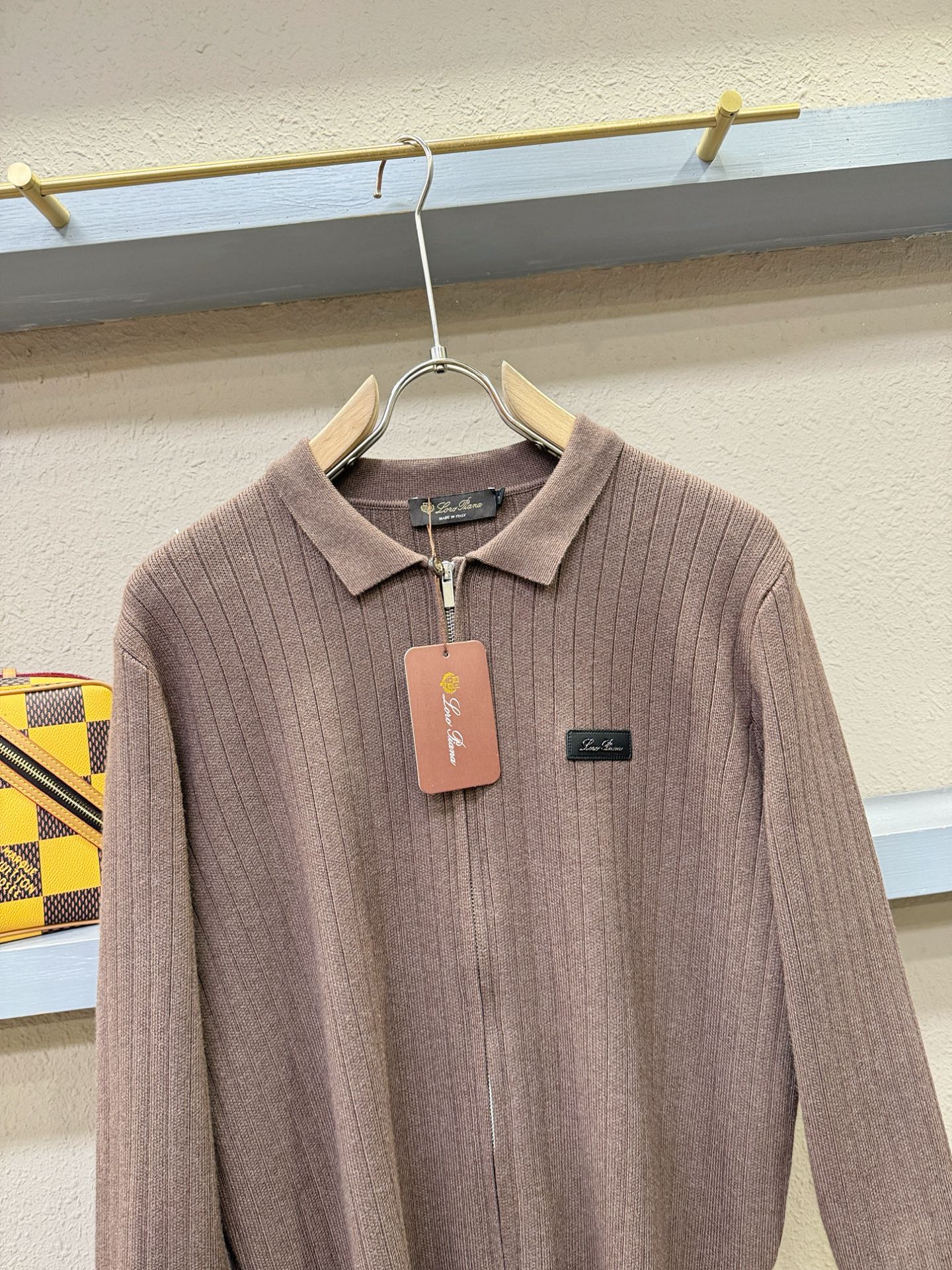 Loro Piana诺悠翩雅 新品爆款 2025秋冬新品拉链羊毛毛衣 胸前品牌Golo设计，经典简约大气