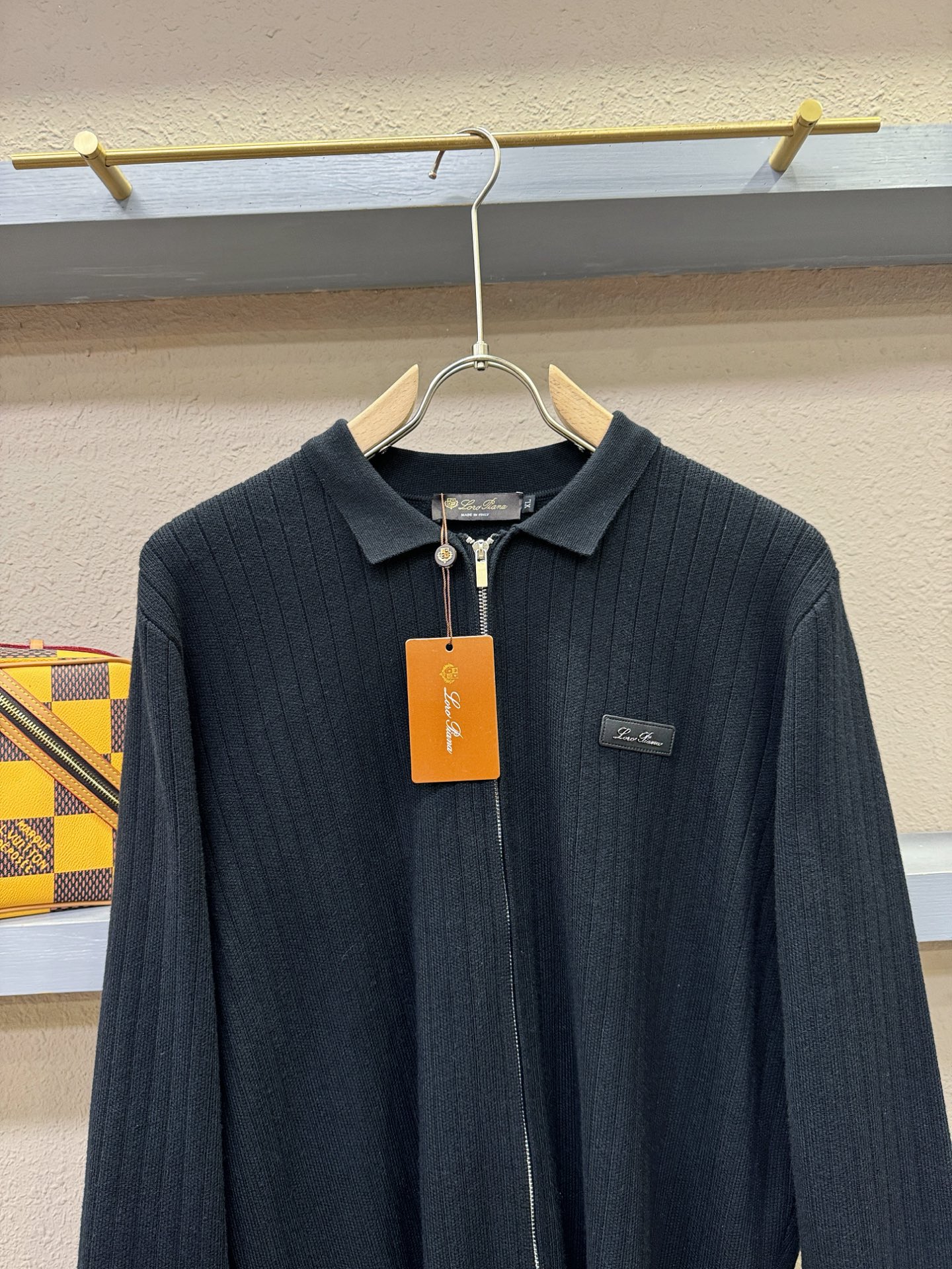 Loro Piana诺悠翩雅 新品爆款 2025秋冬新品拉链羊毛毛衣 胸前品牌Golo设计，经典简约大气