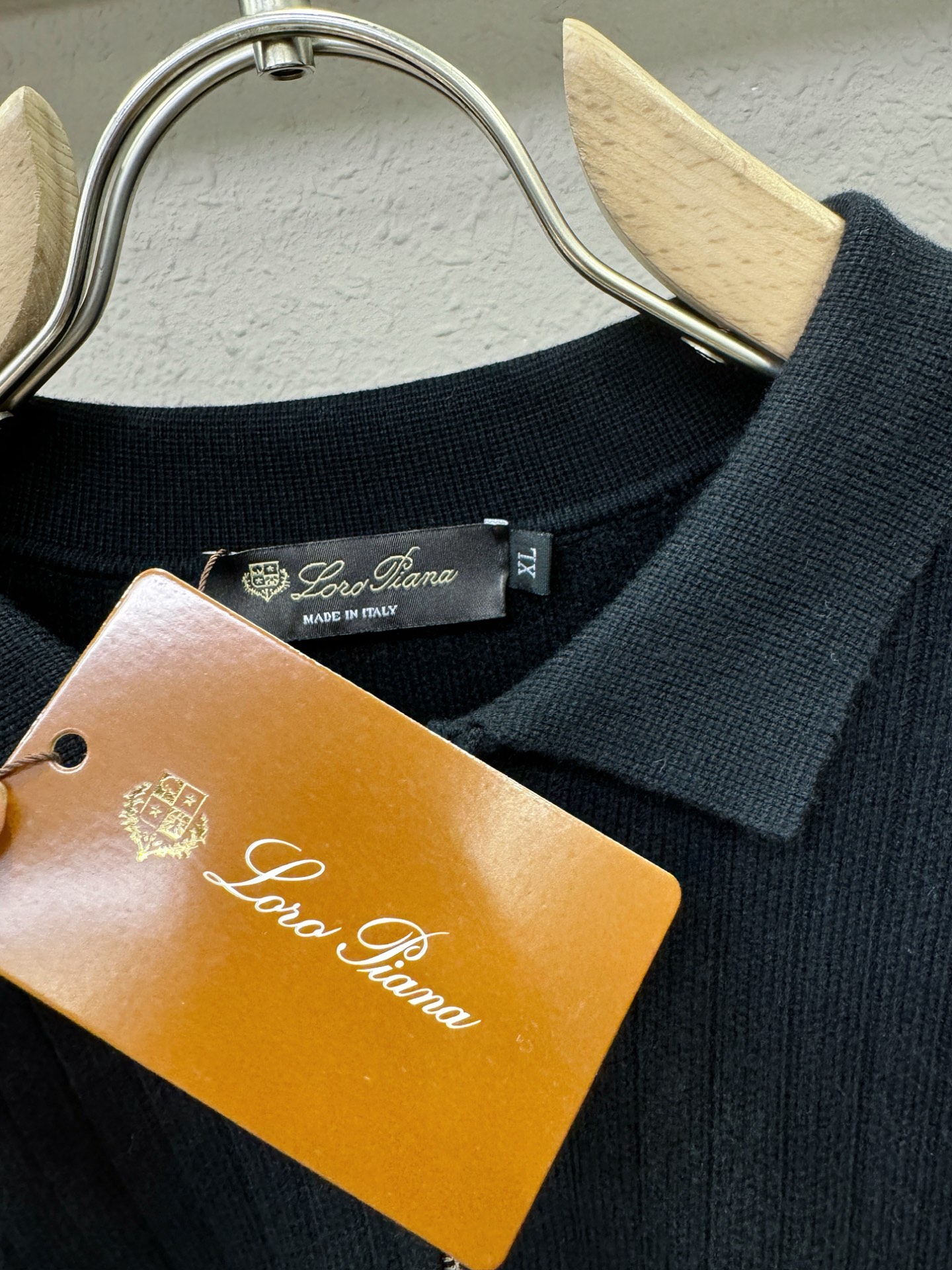 Loro Piana诺悠翩雅 新品爆款 2025秋冬新品拉链羊毛毛衣 胸前品牌Golo设计，经典简约大气