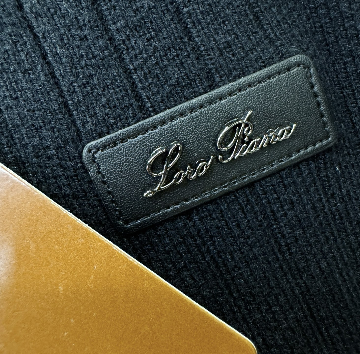 Loro Piana诺悠翩雅 新品爆款 2025秋冬新品拉链羊毛毛衣 胸前品牌Golo设计，经典简约大气