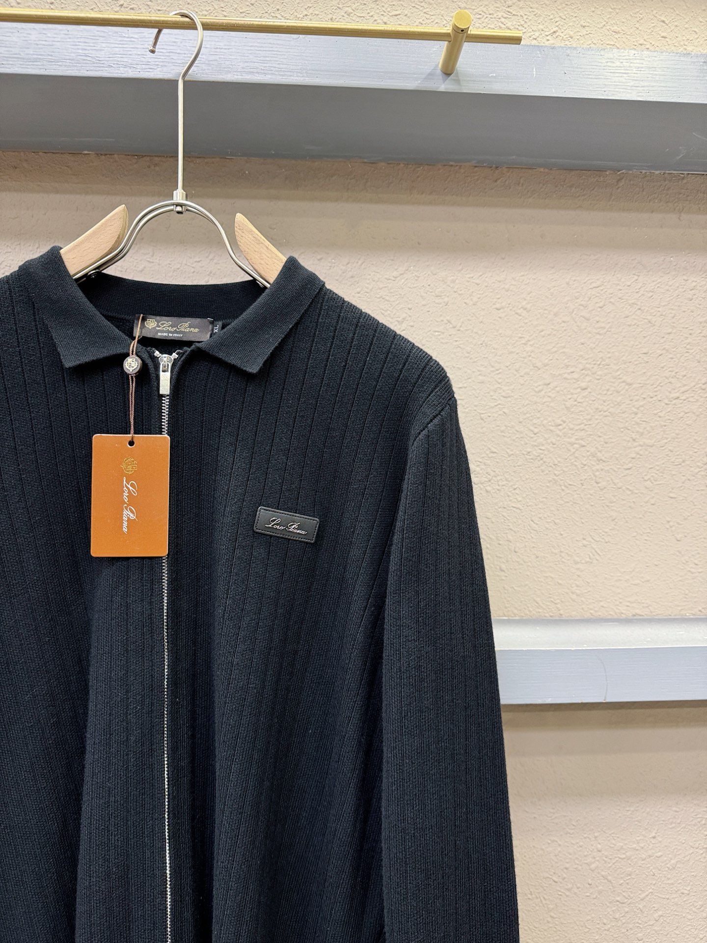 Loro Piana诺悠翩雅 新品爆款 2025秋冬新品拉链羊毛毛衣 胸前品牌Golo设计，经典简约大气