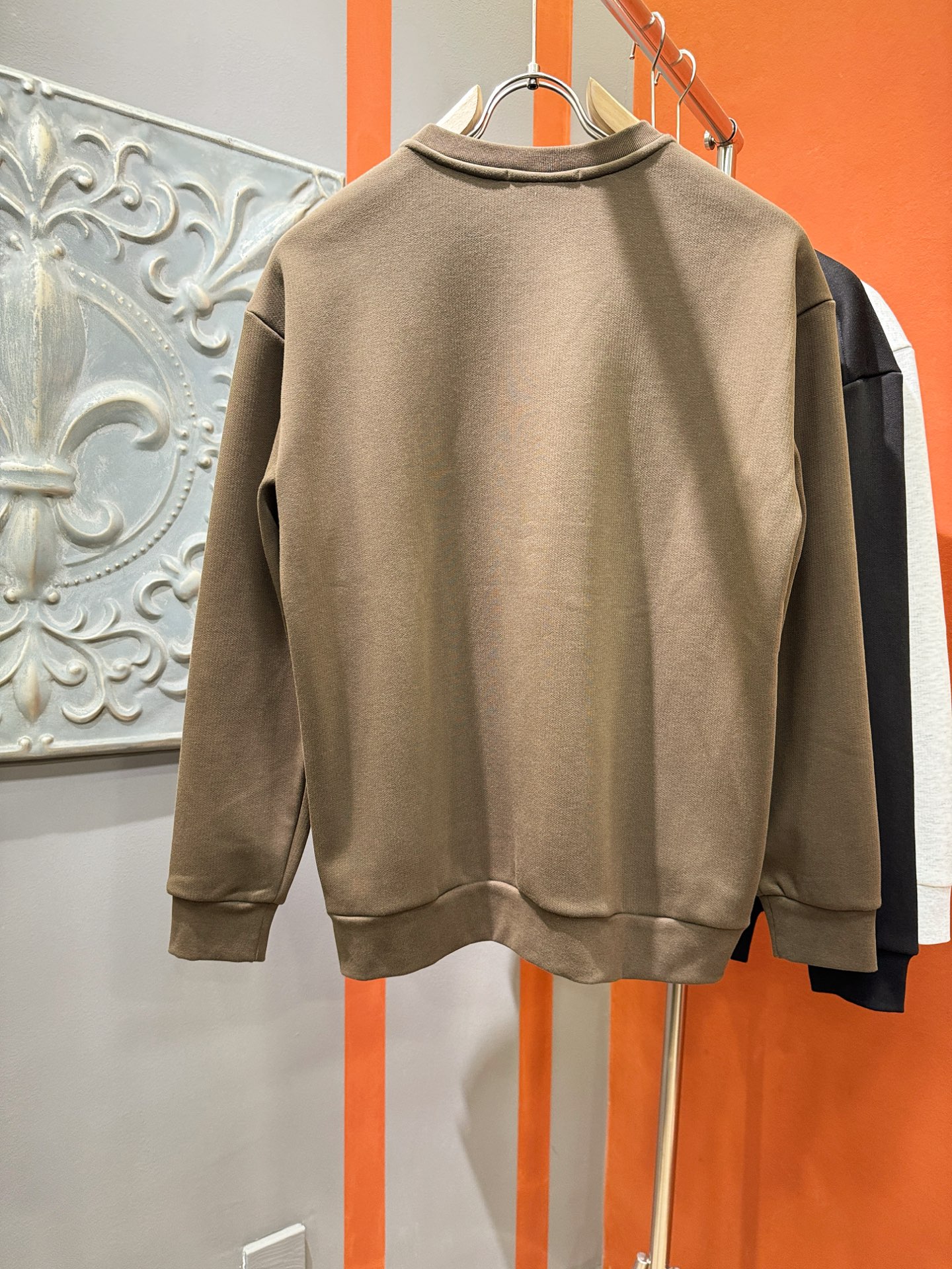 PRADA 普拉达 2025ss秋季新品 长袖卫衣，经典Logo设计，百搭款 官网同步发售 定制面料，柔