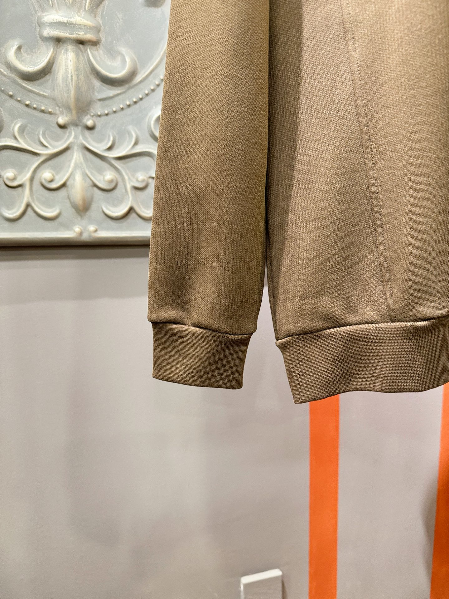 PRADA 普拉达 2025ss秋季新品 长袖卫衣，经典Logo设计，百搭款 官网同步发售 定制面料，柔