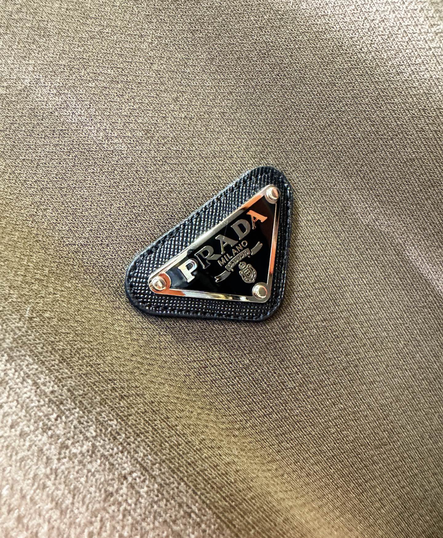 PRADA 普拉达 2025ss秋季新品 长袖卫衣，经典Logo设计，百搭款 官网同步发售 定制面料，柔