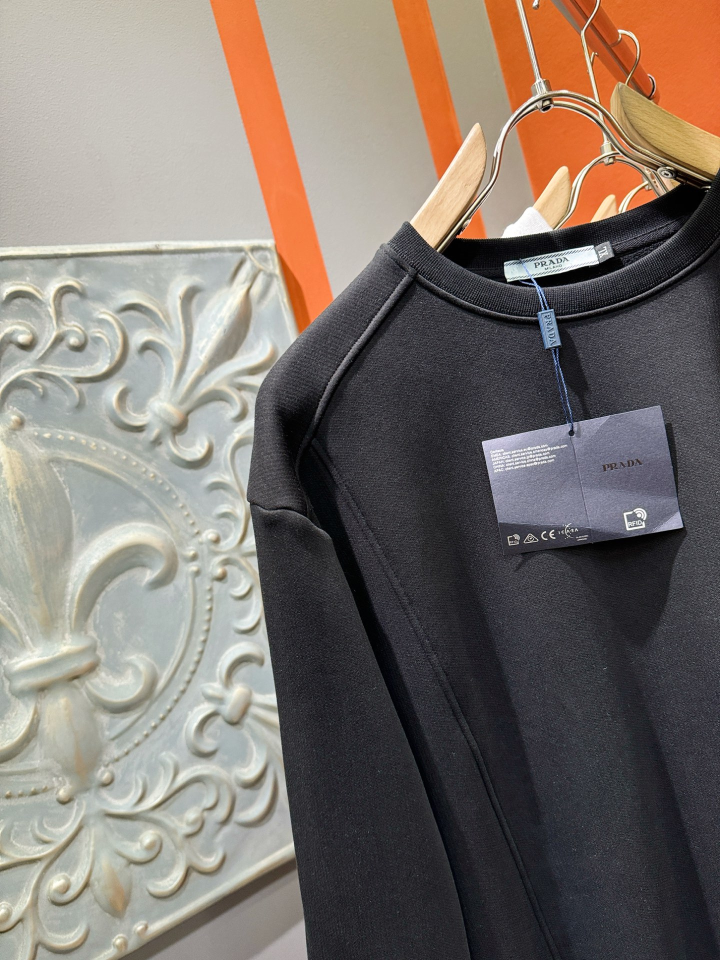 PRADA 普拉达 2025ss秋季新品 长袖卫衣，经典Logo设计，百搭款 官网同步发售 定制面料，柔