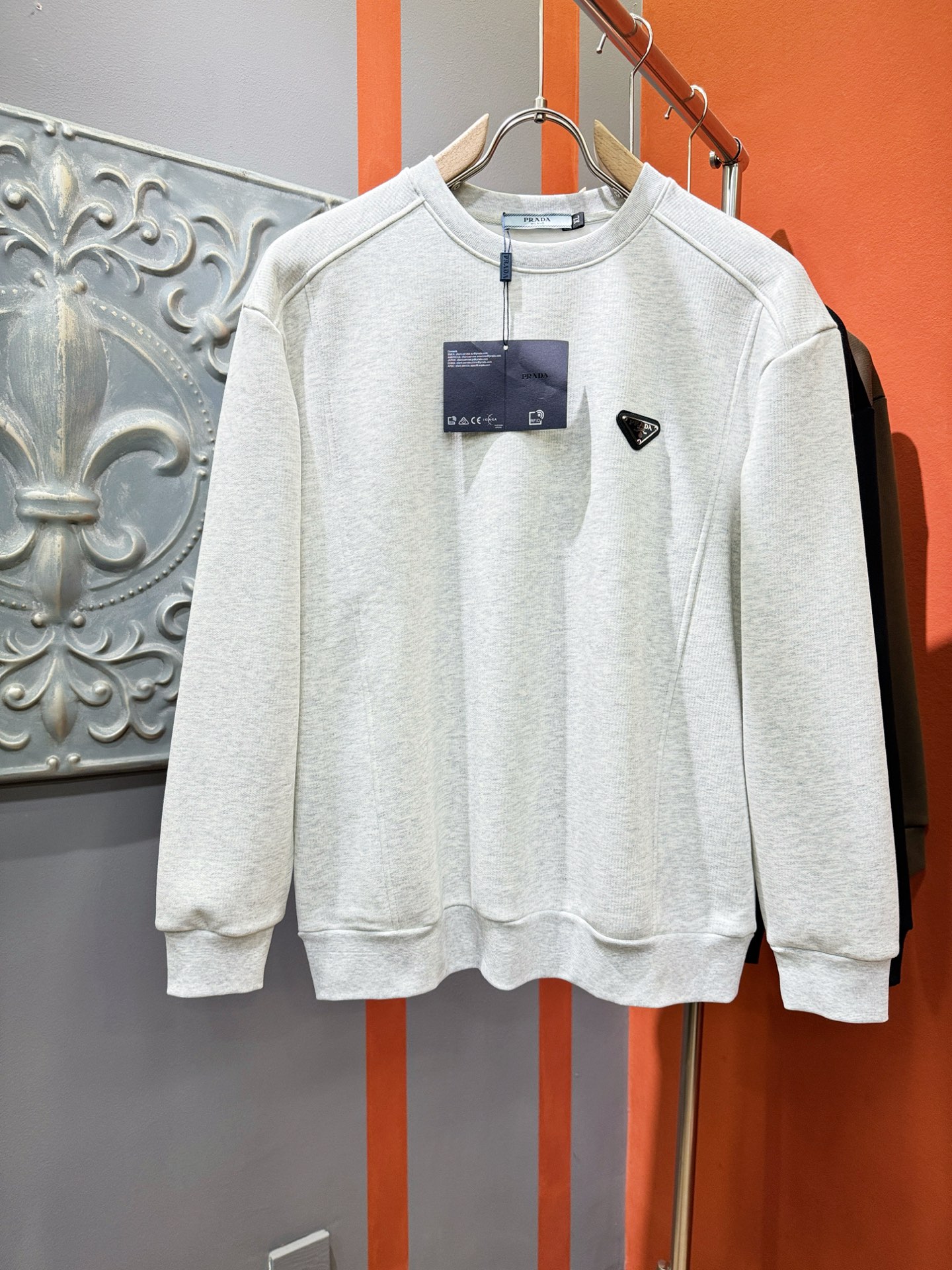 PRADA 普拉达 2025ss秋季新品 长袖卫衣，经典Logo设计，百搭款 官网同步发售 定制面料，柔