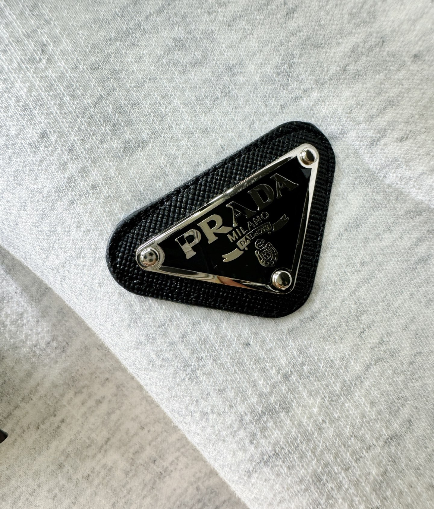 PRADA 普拉达 2025ss秋季新品 长袖卫衣，经典Logo设计，百搭款 官网同步发售 定制面料，柔