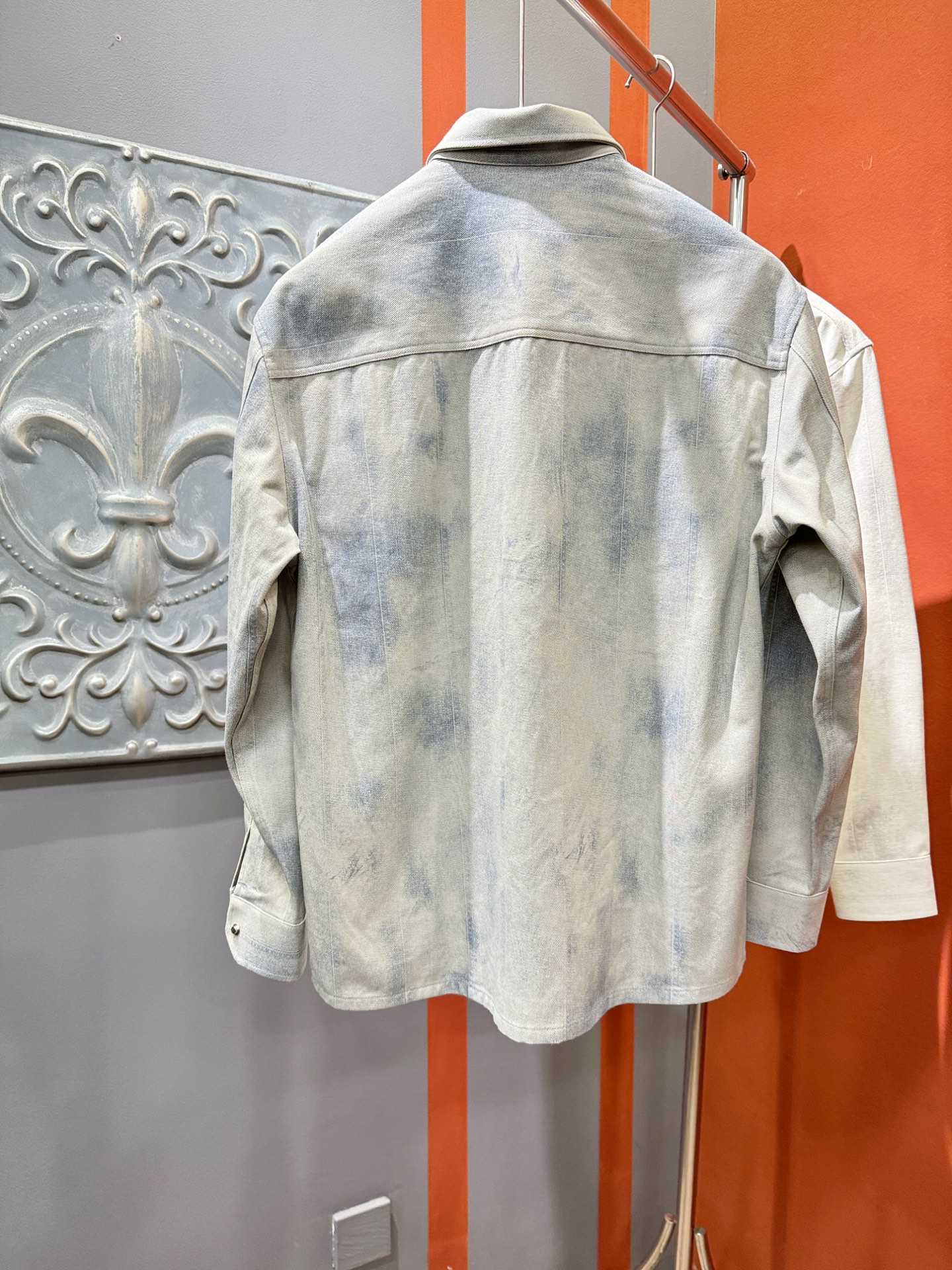 PRADA 普拉达 2025新款衬衫，贸易公司渠道稀出，领先官网发售！经典休闲衬衫搭配独特的设计，简洁干