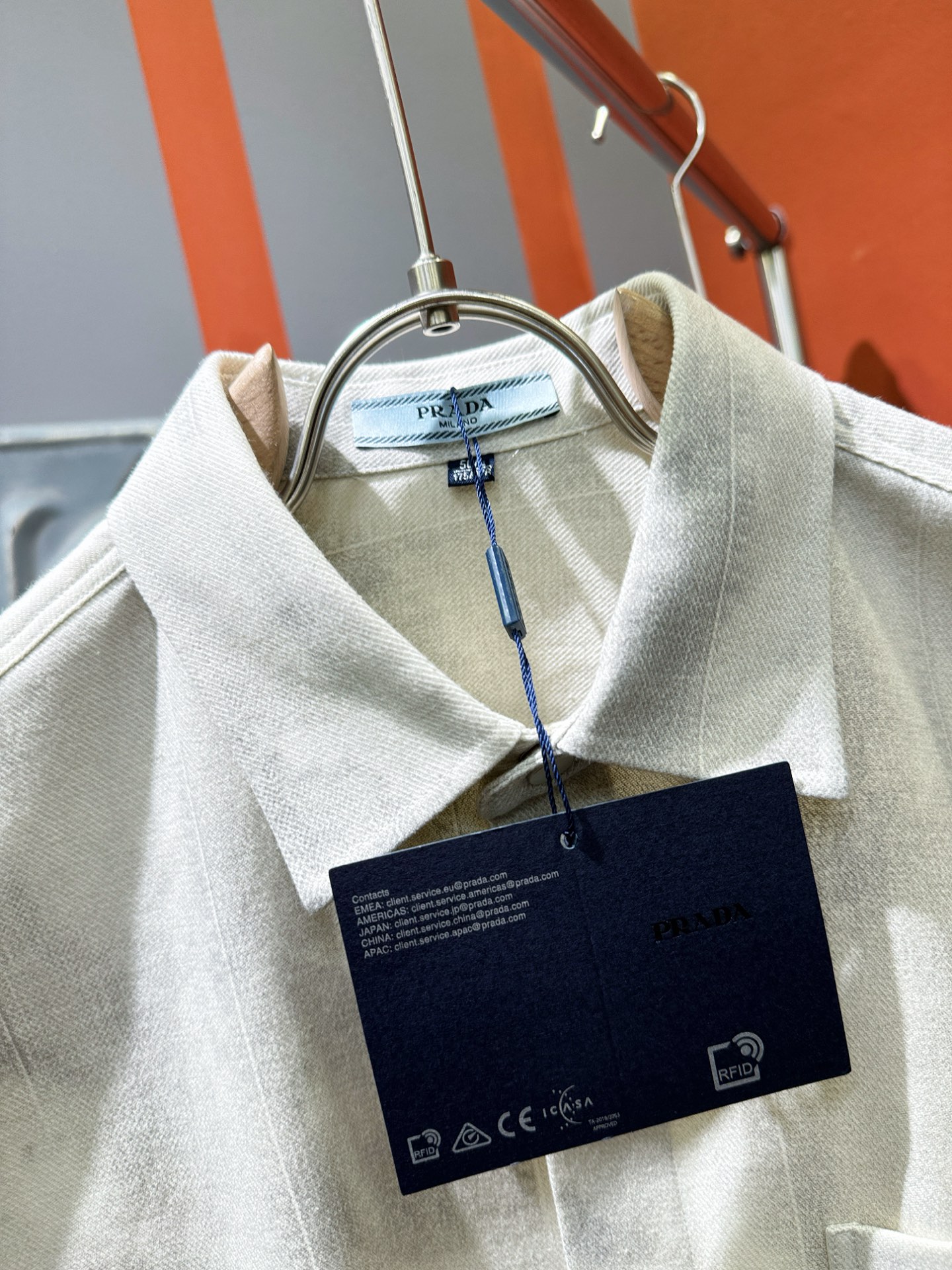 PRADA 普拉达 2025新款衬衫，贸易公司渠道稀出，领先官网发售！经典休闲衬衫搭配独特的设计，简洁干