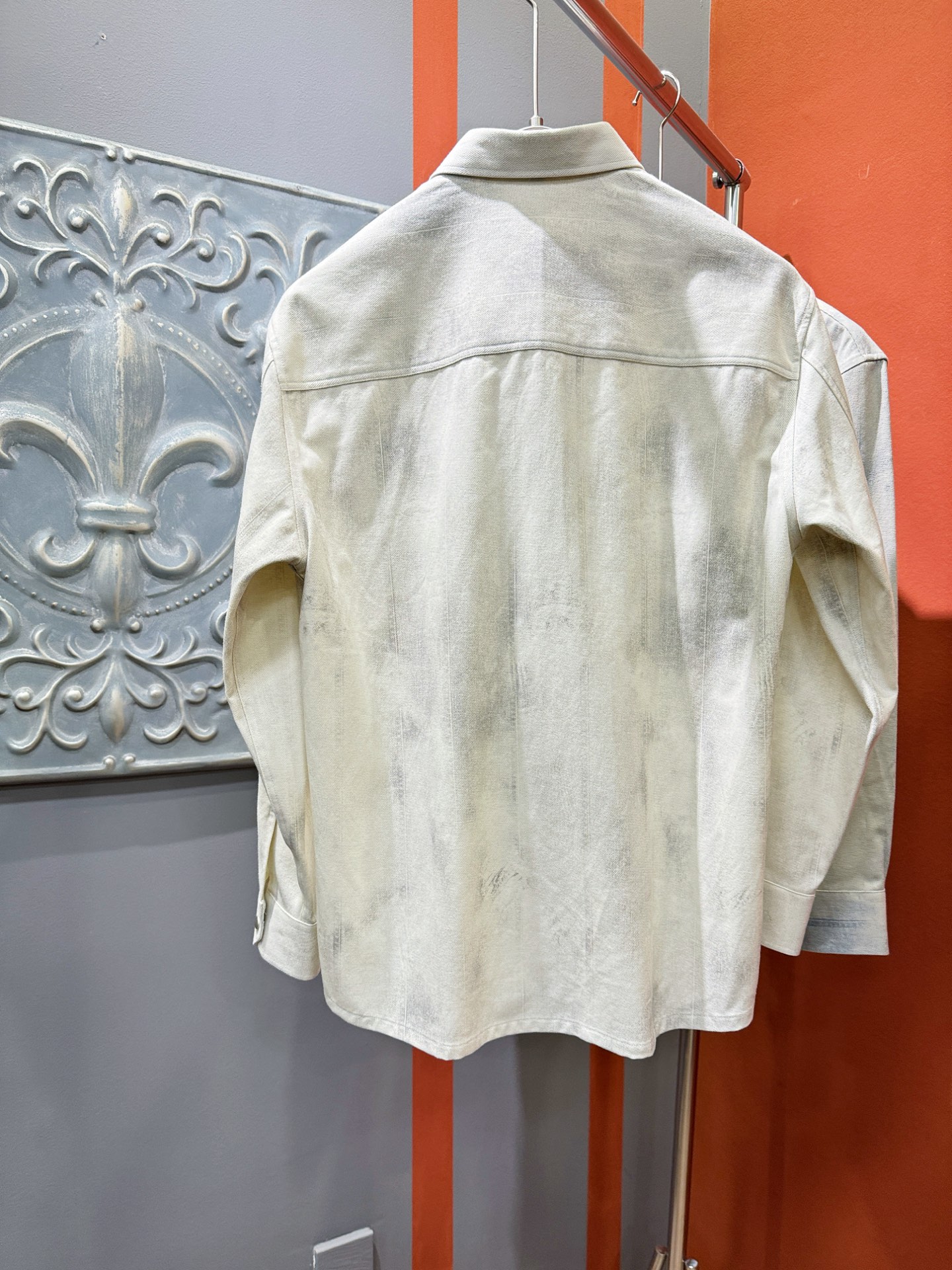 PRADA 普拉达 2025新款衬衫，贸易公司渠道稀出，领先官网发售！经典休闲衬衫搭配独特的设计，简洁干