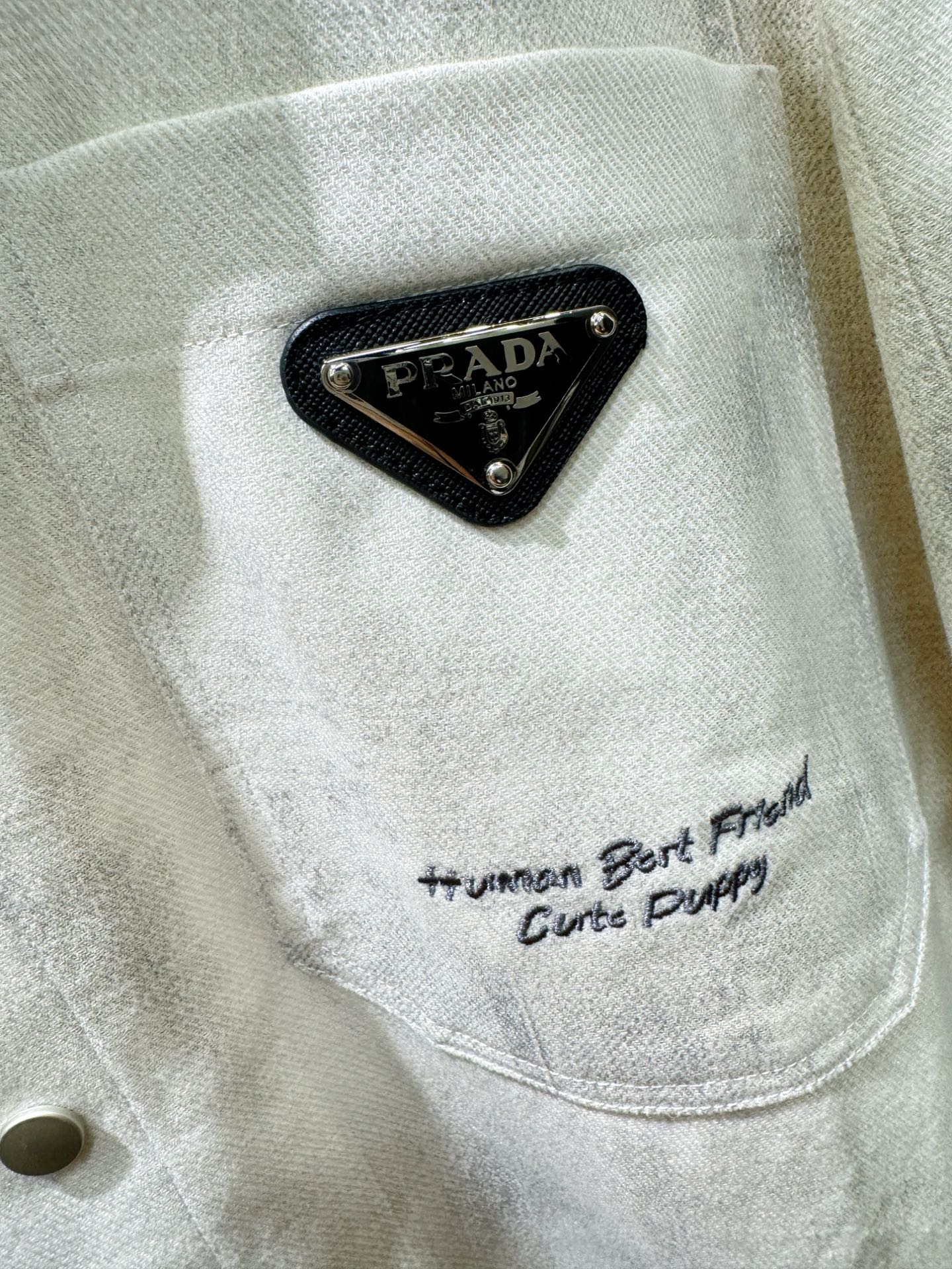 PRADA 普拉达 2025新款衬衫，贸易公司渠道稀出，领先官网发售！经典休闲衬衫搭配独特的设计，简洁干