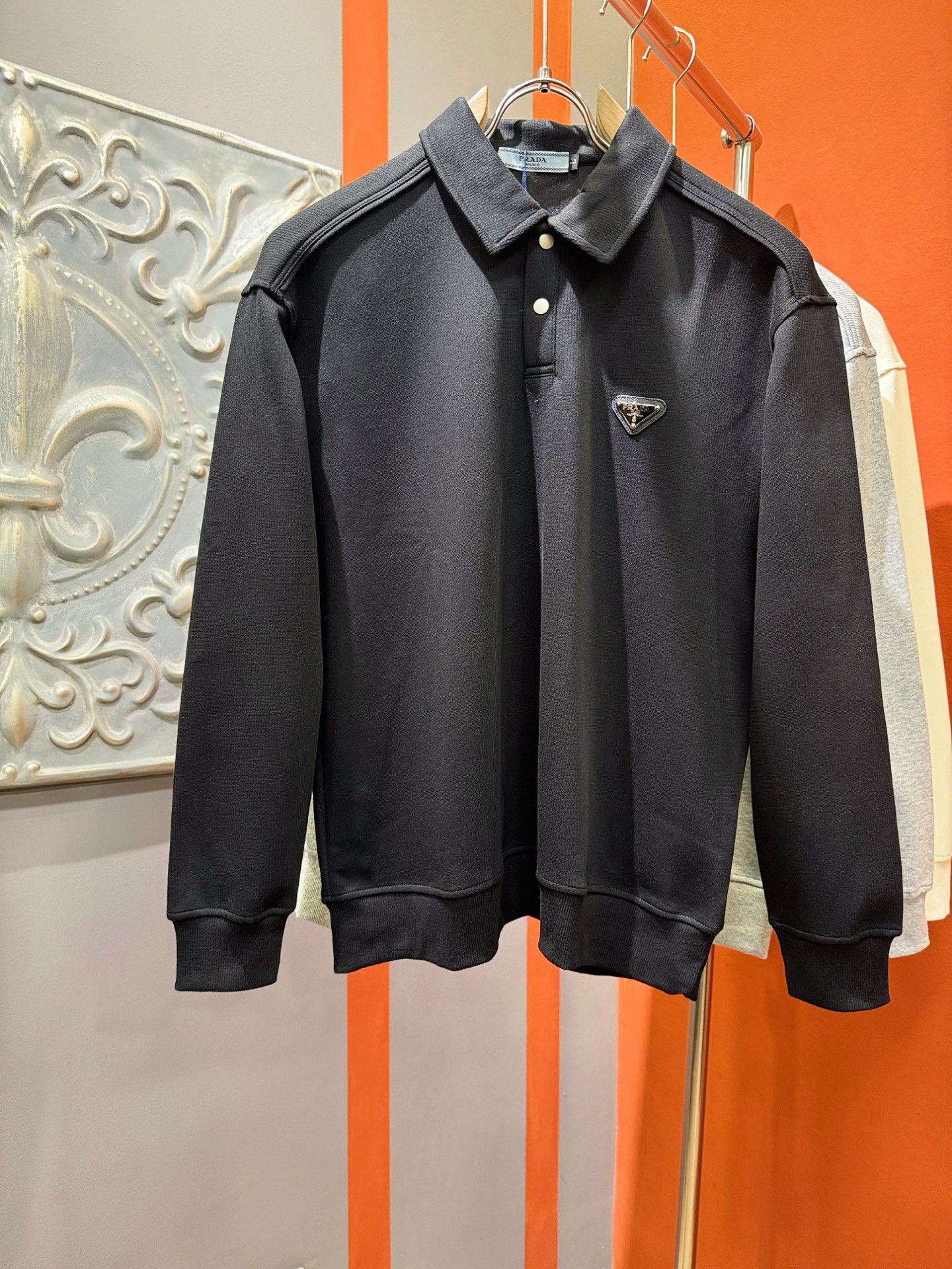 PRADA 普拉达 2025ss秋季新品 长袖卫衣，经典Logo设计，百搭款 官网同步发售 定制面料，柔