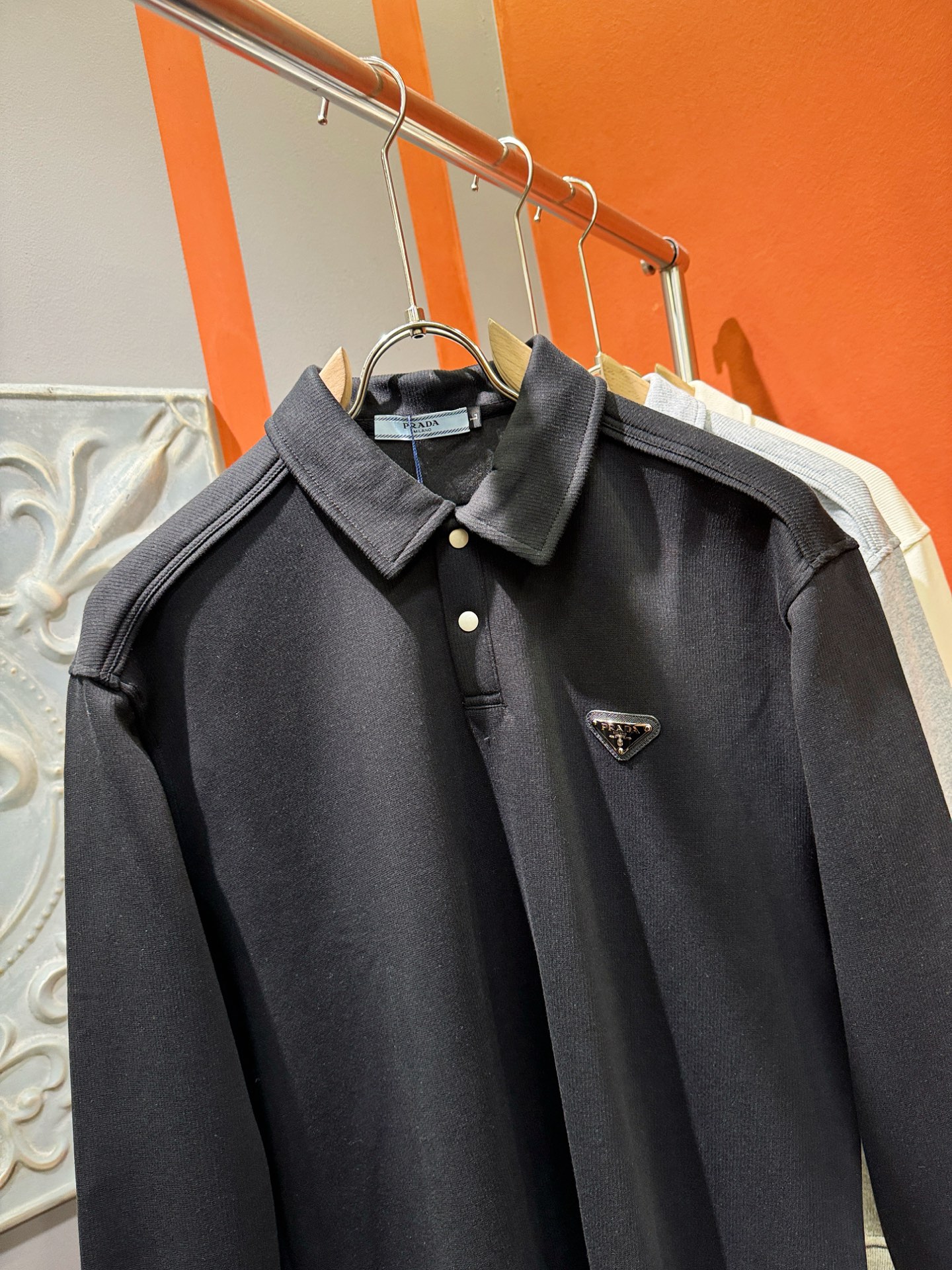 PRADA 普拉达 2025ss秋季新品 长袖卫衣，经典Logo设计，百搭款 官网同步发售 定制面料，柔