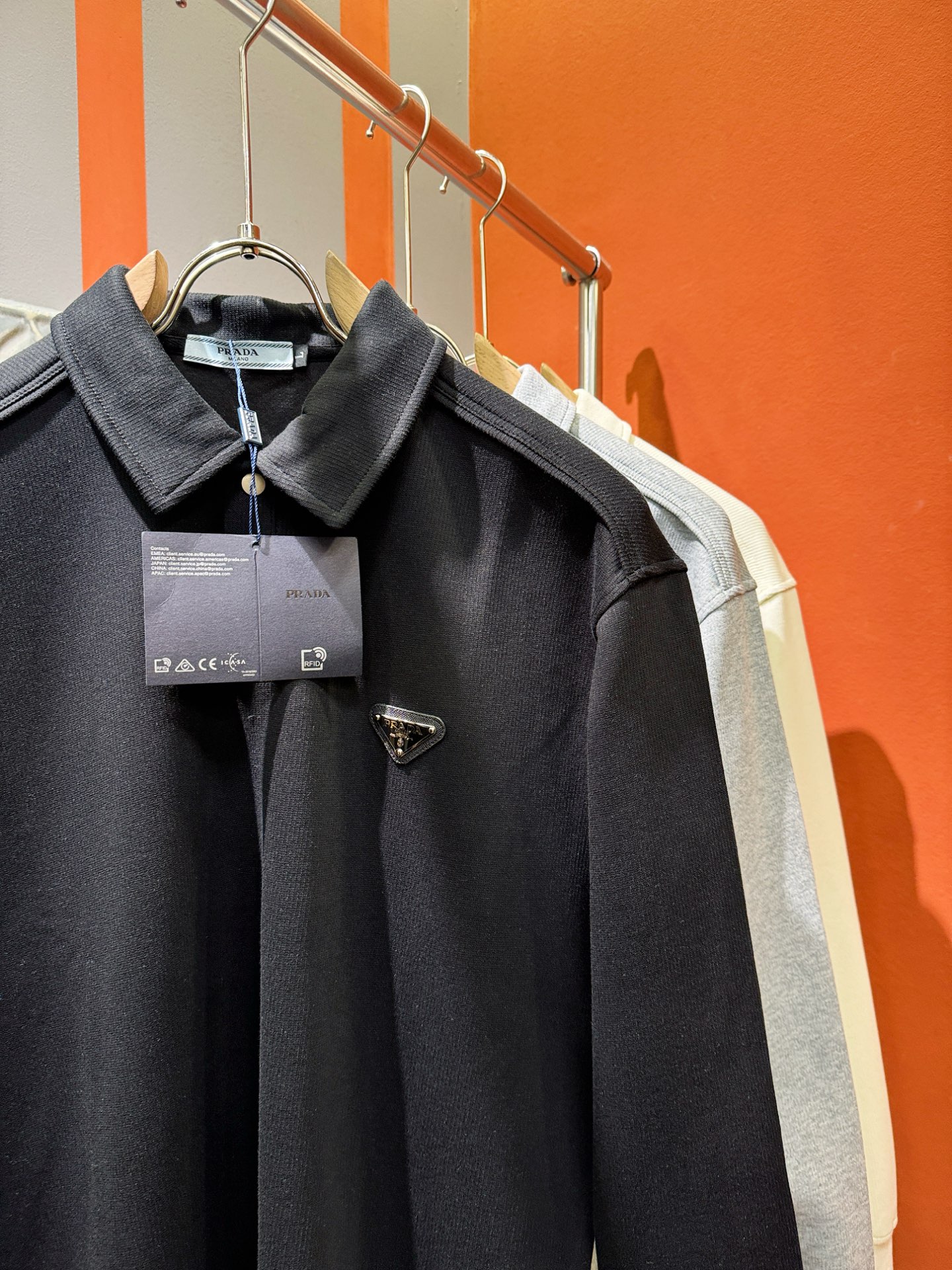 PRADA 普拉达 2025ss秋季新品 长袖卫衣，经典Logo设计，百搭款 官网同步发售 定制面料，柔